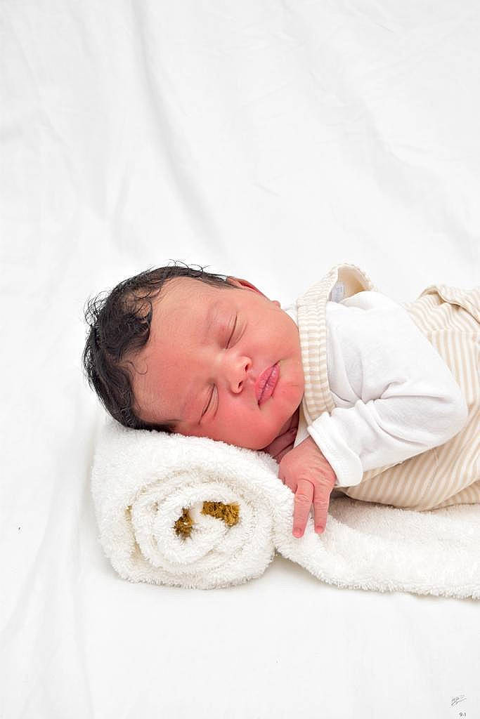 Hermès participe au concours pour gagner de l'argent avec cette photo : baby, baby_products, baby_sleeping, baby_toddler_clothing, beanie, bedding, bedtime, cheek, comfort, eye, fur, headgear, knit_cap, linens, nap, person, portrait_photography, room, sleep, sleeve