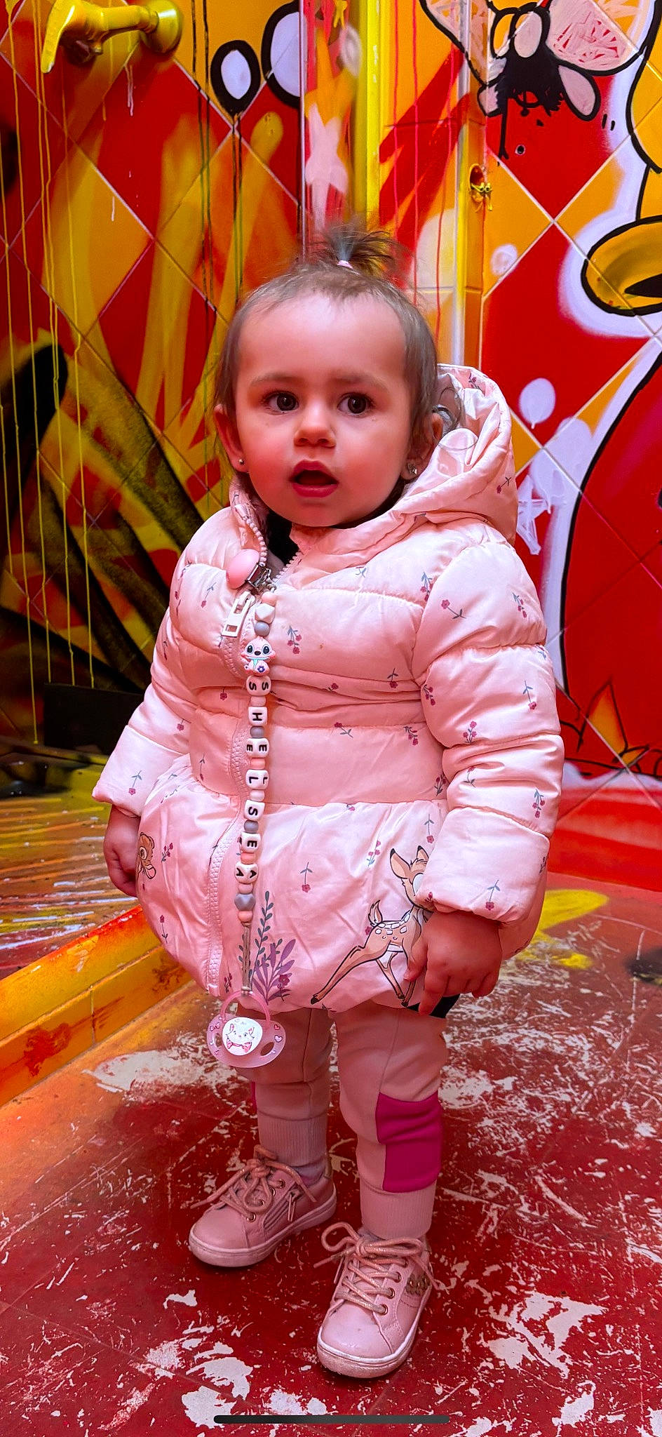 Shelsea a rejoint le concours — aidez-le/la à gagner de superbes lots ! baby, baby_toddler_clothing, beauty, cheek, child, chin, event, fun, happy, leisure, magenta, person, pink, play, recreation, red, sitting, skin, snapshot, surprise