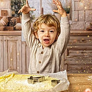 Eyden a rejoint le concours — aidez-le/la à gagner de superbes lots ! baking, blond_hair, celebration, child, cookie_cutter, cute, festive, flour, food_preparation, holiday_decor, indoors, joyful, kitchen, rolling_pin, smiling, sweater, table, toddler, window, winter