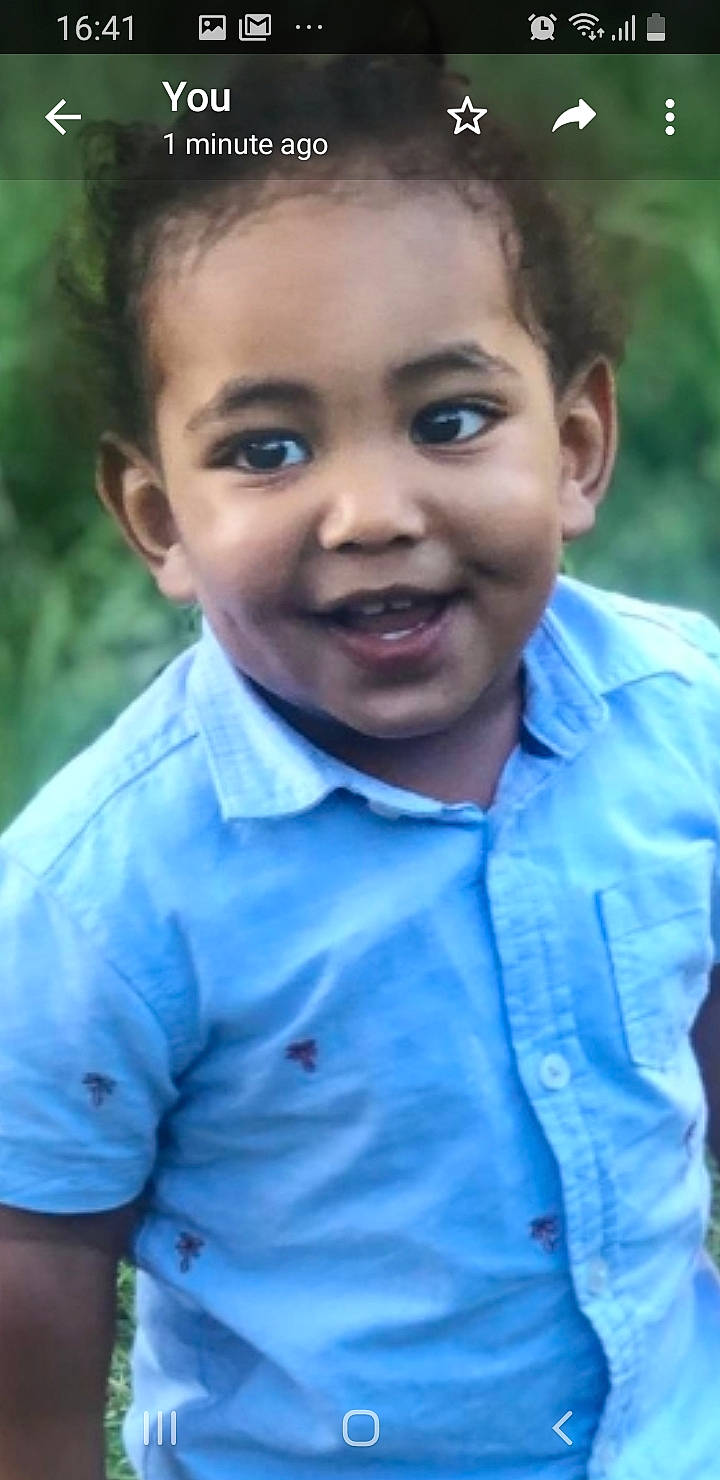 Meleek is registered to the contest to win money with this photo: cheek, chin, dress_shirt, eye, face, forehead, grass, happy, head, human_body, iris, joy, lip, mammal, mouth, nose, person, plant, shirt, skin