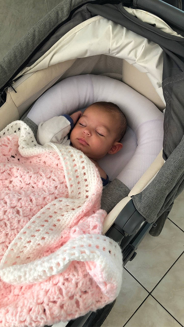 Syana participe au concours pour gagner de l'argent avec cette photo : baby, baby_carriage, baby_products, baby_safety, baby_sleeping, baby_toddler_clothing, bedtime, cheek, child, comfort, human, infant_bed, linens, mammal, mouth, person, product, room, skin, textile