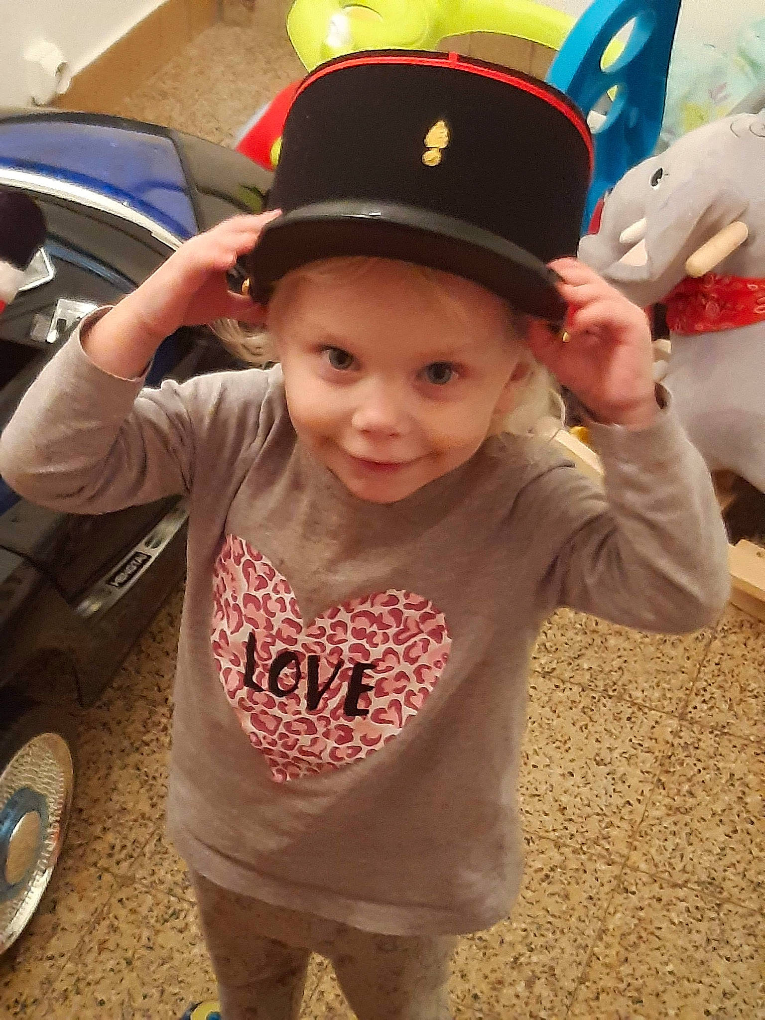 Lyanna a rejoint le concours — aidez-le/la à gagner de superbes lots ! baby, cap, child, clothing, cool, fashion_accessory, fun, hat, headgear, headwear, joy, person, smile, sun_hat, t_shirt, toddler