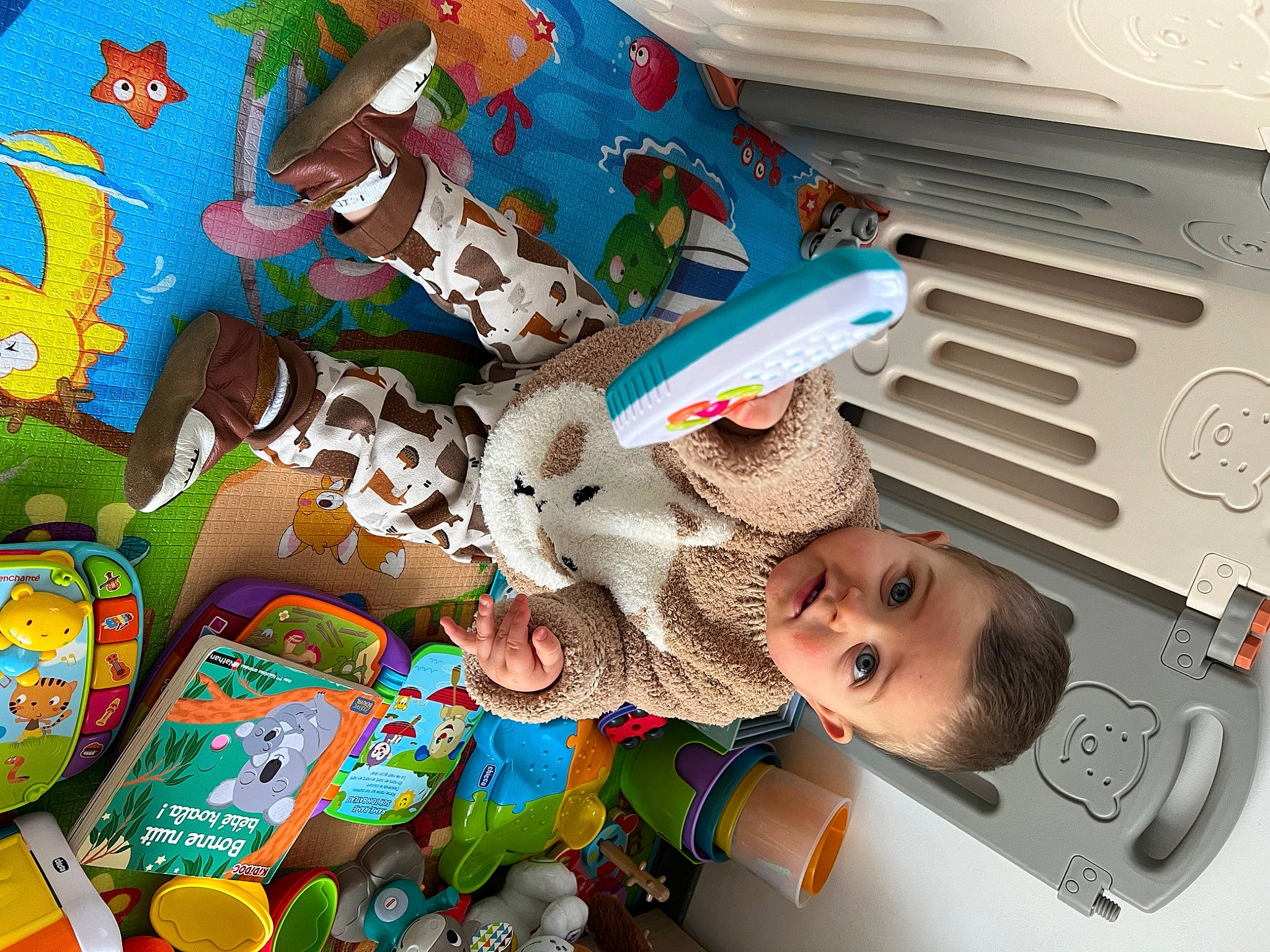 Antonin a rejoint le concours — aidez-le/la à gagner de superbes lots ! art, audio_equipment, baby, baby_products, baby_toys, child, fun, leisure, pattern, person, plastic, play, product, room, toddler, visual_arts