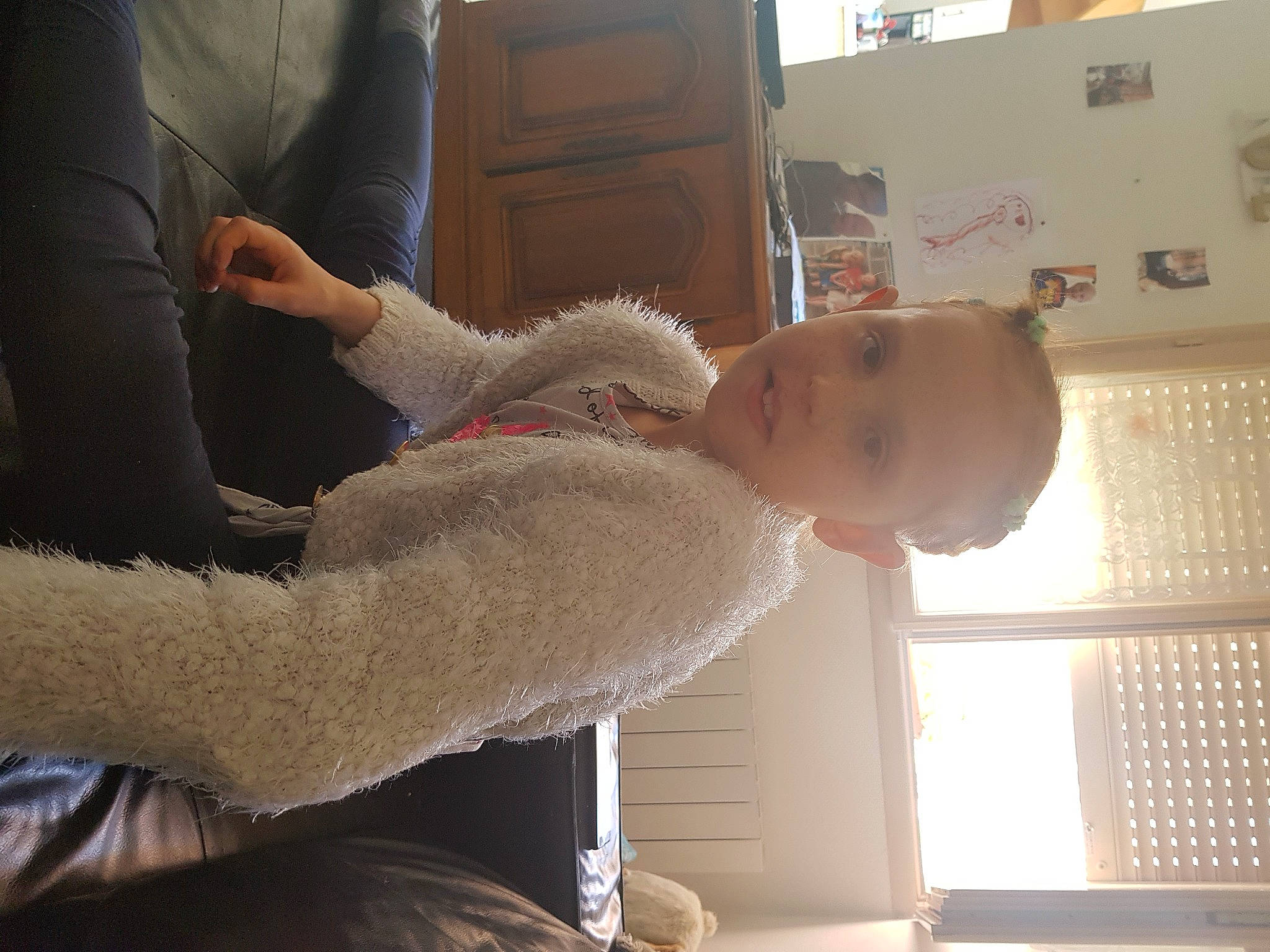 Tristana participe au concours pour gagner de l'argent avec cette photo : abdomen, baby, chair, chest, child, comfort, elbow, finger, fun, gesture, human_leg, joint, knee, person, sitting, thigh, thumb, toddler, trunk, waist