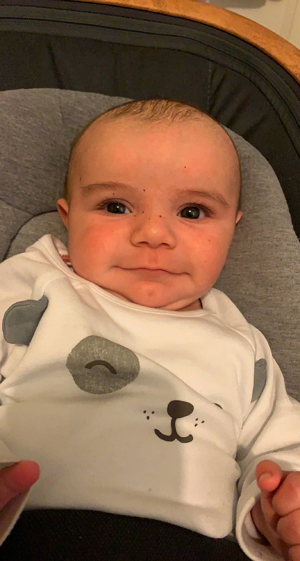 Tymaël participe au concours pour gagner de l'argent avec cette photo : baby, baby_toddler_clothing, beauty, cheek, child, chin, comfort, ear, eye, eyebrow, eyelash, facial_expression, forehead, human, iris, mouth, nose, person, skin, sleeve