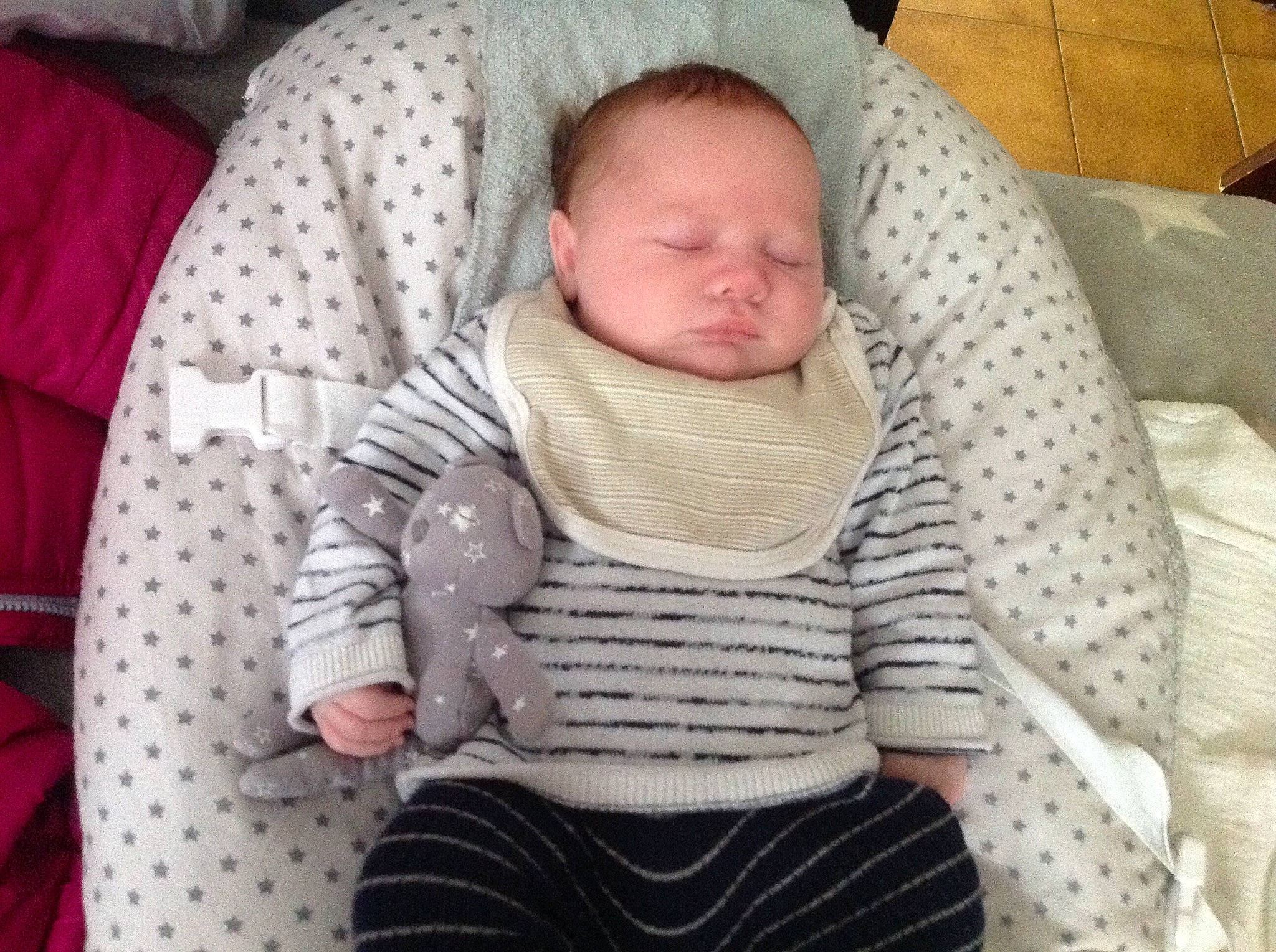 Rafaël participe au concours pour gagner de l'argent avec cette photo : baby, baby_carriage, baby_products, baby_sleeping, cheek, child, comfort, head, nap, person, product, skin, sleep, toddler