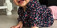 Ninon a rejoint le concours — aidez-le/la à gagner de superbes lots ! baby, blue_eyes, child, clothing, crawling, cute, floor, furniture, happy, headband, home, indoor, infant, long_sleeves, person, pink, portrait, smiling, wooden_floor, young_child