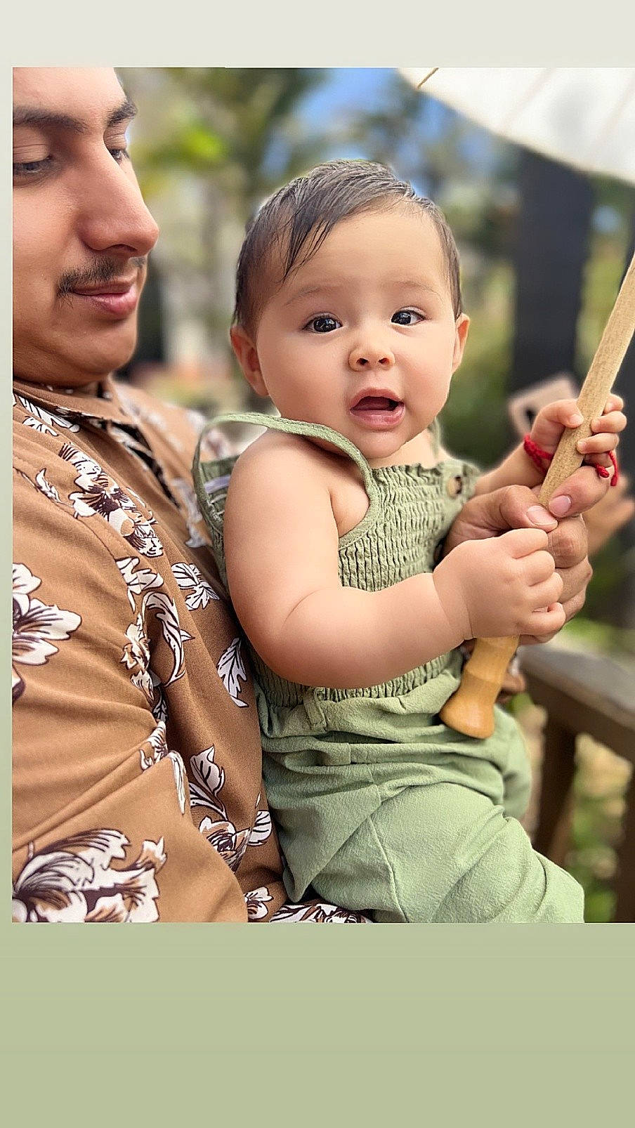 Isabella is registered to the contest to win money with this photo: baby, baby_toddler_clothing, child, event, fun, gesture, grass, hand, happy, headwear, jewellery, leisure, people_in_nature, person, portrait_photography, sitting, skin, smile, stock_photography, thumb