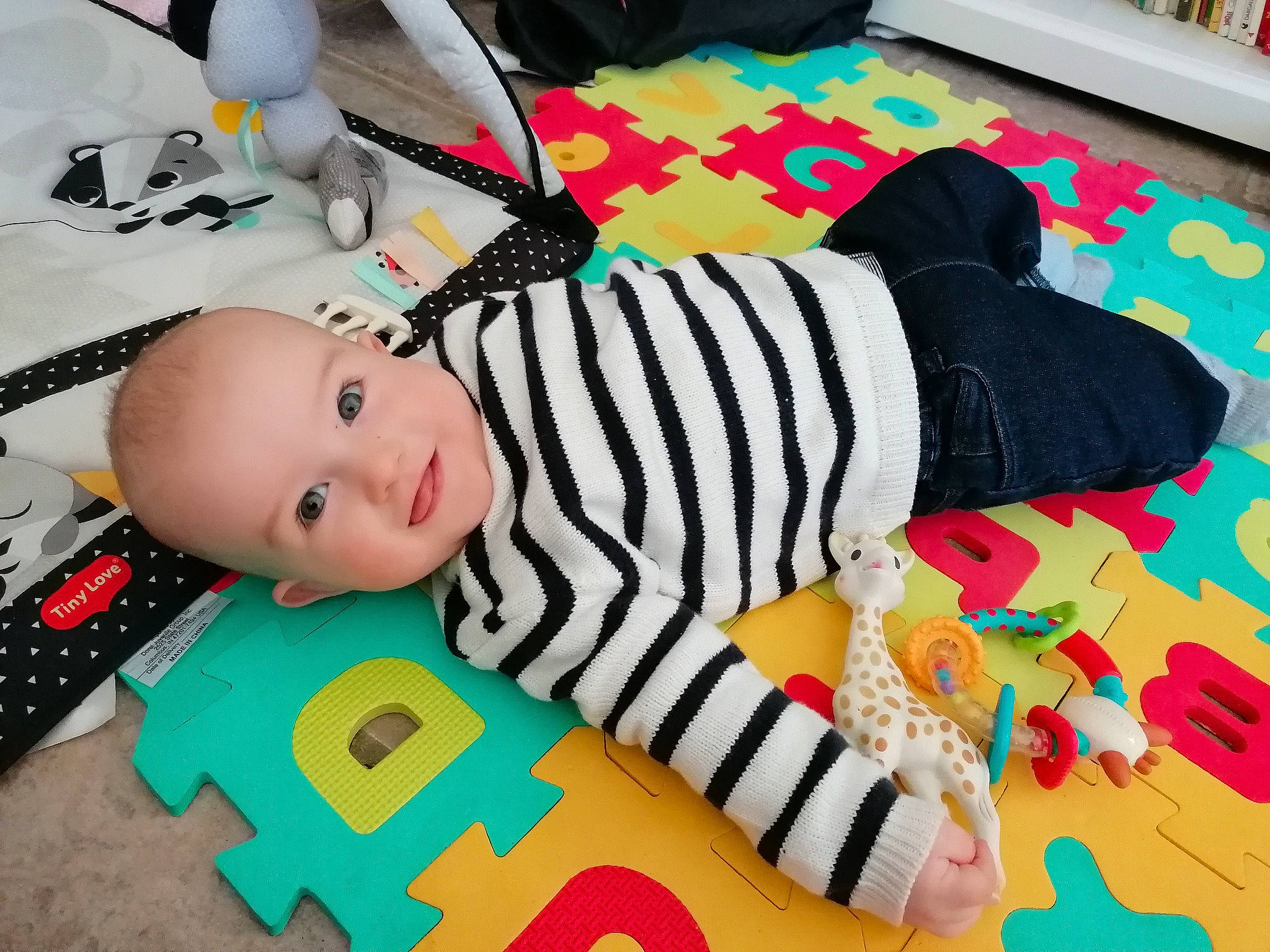 Matthieu a rejoint le concours — aidez-le/la à gagner de superbes lots ! baby, baby_products, baby_toddler_clothing, baby_toys, child, comfort, flooring, fun, linens, pattern, person, playmat, plush, room, smile, stuffed_toy, textile, toddler, toy
