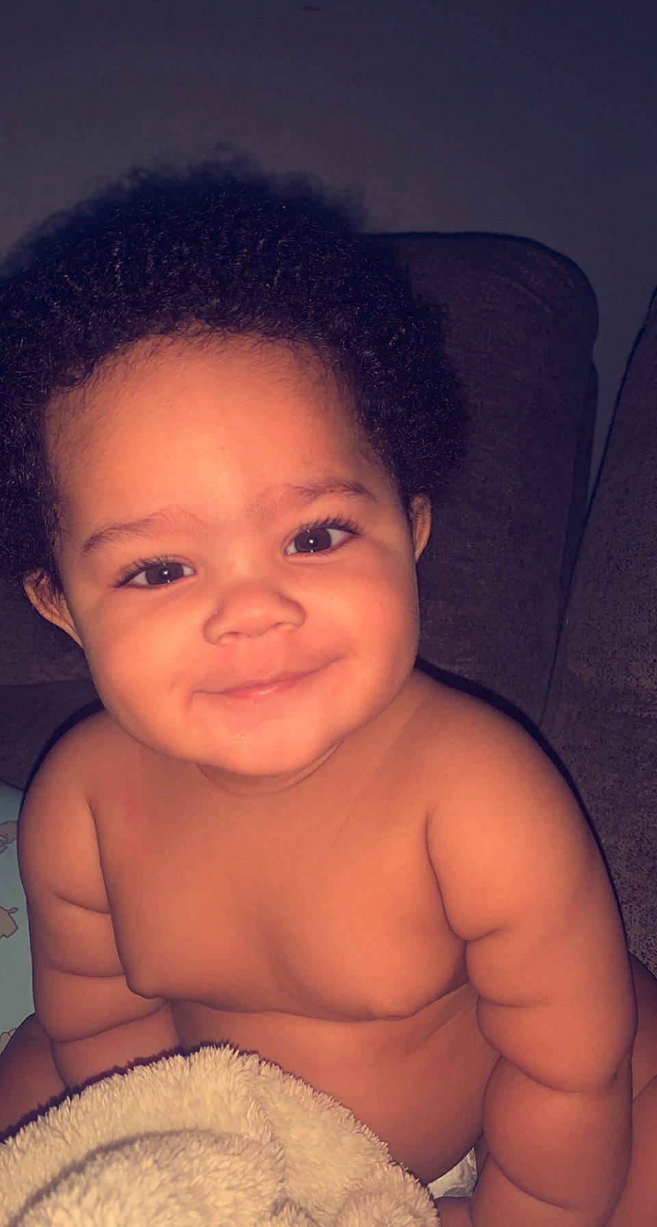 Asahd is registered to the contest to win money with this photo: arm, cheek, chin, eye, eyebrow, eyelash, face, facial_expression, forehead, hairstyle, hand, head, joy, lip, mouth, muscle, nose, organ, person, skin