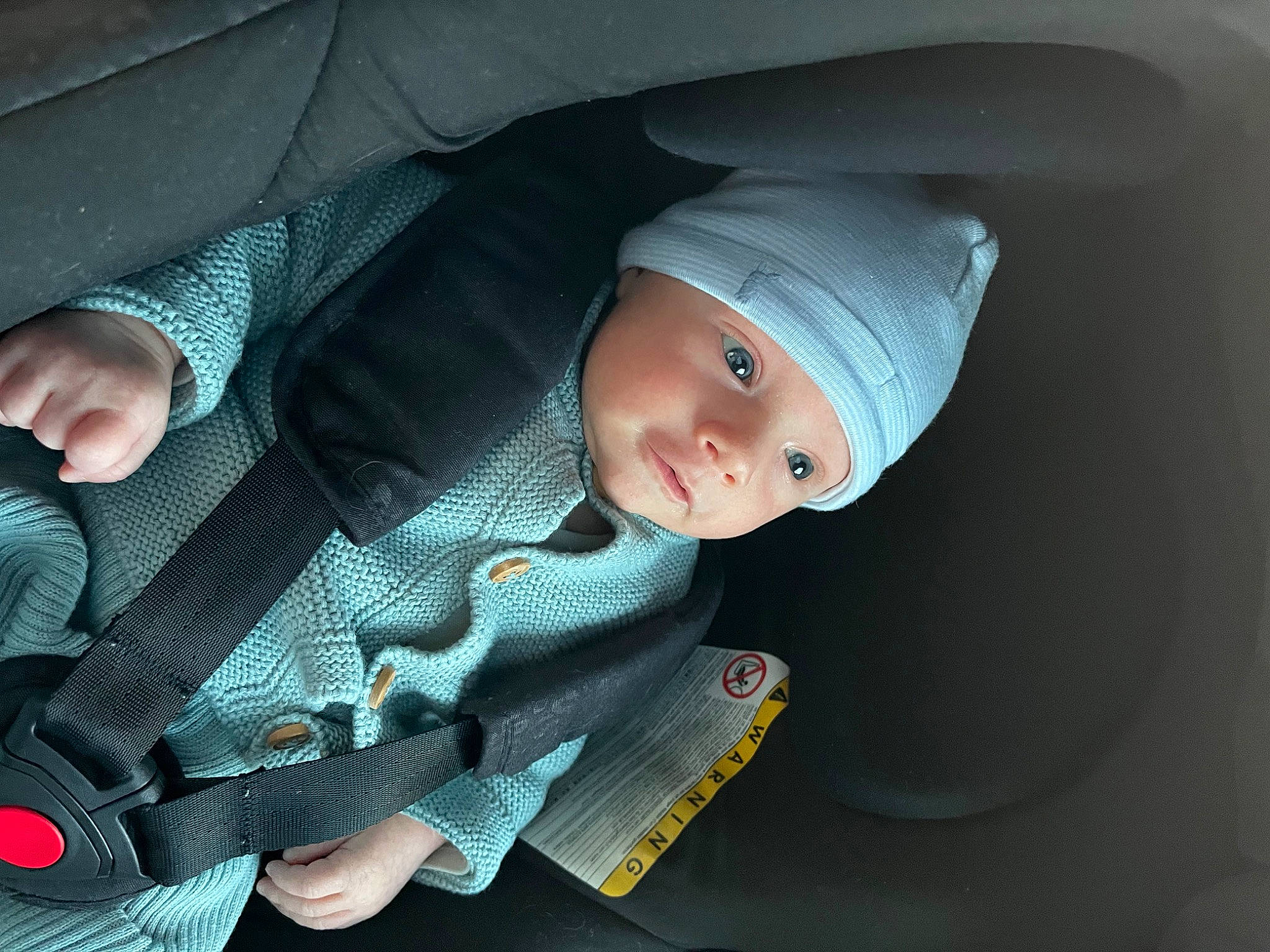 William a rejoint le concours — aidez-le/la à gagner de superbes lots ! auto_part, baby, baby_carriage, baby_in_car_seat, baby_products, baby_safety, baby_toddler_clothing, cap, car_seat, cheek, child, comfort, finger, headwear, mouth, nail, pattern, person, sitting, skin