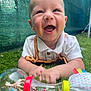 Cameron a rejoint le concours — aidez-le/la à gagner de superbes lots ! baby, child, closeup, clothing, colorful, cute, daylight, fabric, face, fence, grass, hand, happy, infant, outdoor, person, play, short_sleeve, smiling, toy