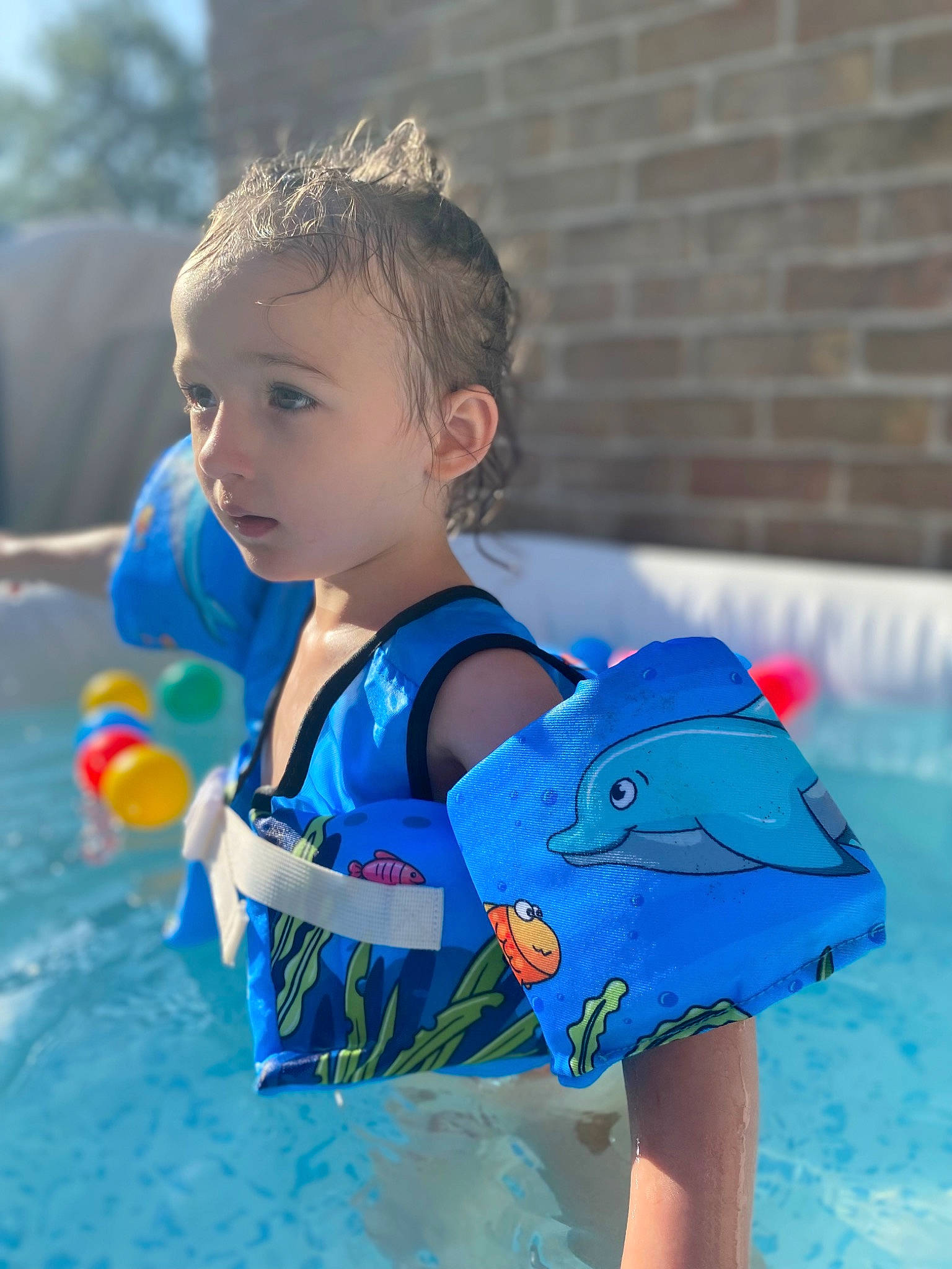 éloïs a rejoint le concours — aidez-le/la à gagner de superbes lots ! azure, bathing, child, electric_blue, fashion_accessory, fun, happy, human_leg, leisure, lifejacket, person, personal_protective_equipment, play, recreation, swimming_pool, swimwear, thigh, toddler, vacation, waist