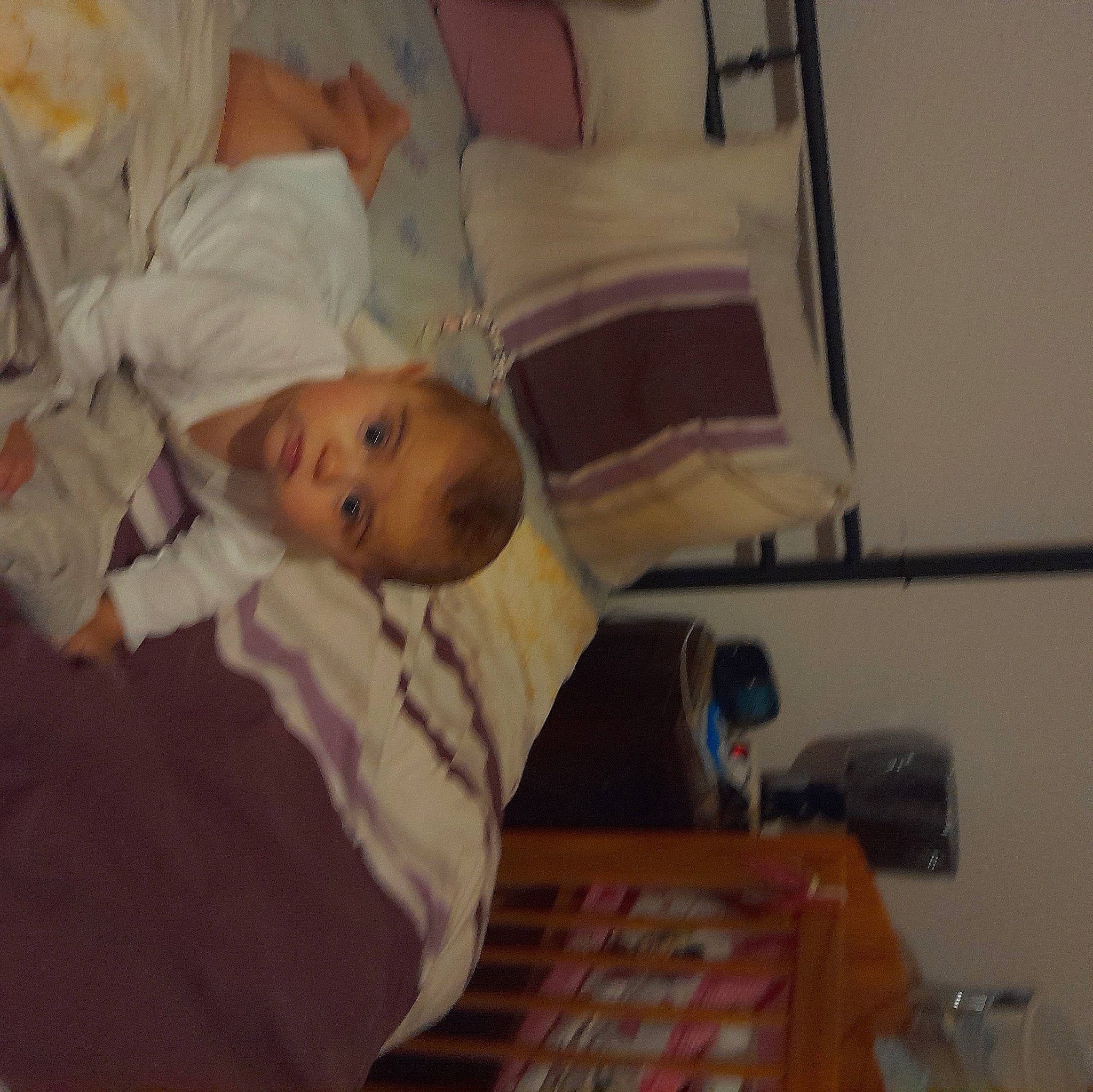 Angelina a rejoint le concours — aidez-le/la à gagner de superbes lots ! baby, baby_toddler_clothing, bedtime, child, comfort, flooring, linens, nap, person, room, sleep, toddler, wood