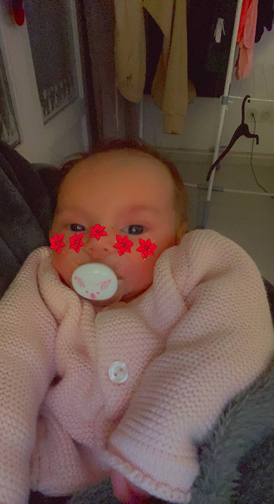 Romy participe au concours pour gagner de l'argent avec cette photo : arm, baby, baby_sleeping, baby_toddler_clothing, cheek, chin, comfort, ear, eye, eyebrow, eyelash, finger, human_body, lip, mouth, neck, nose, person, skin, thumb