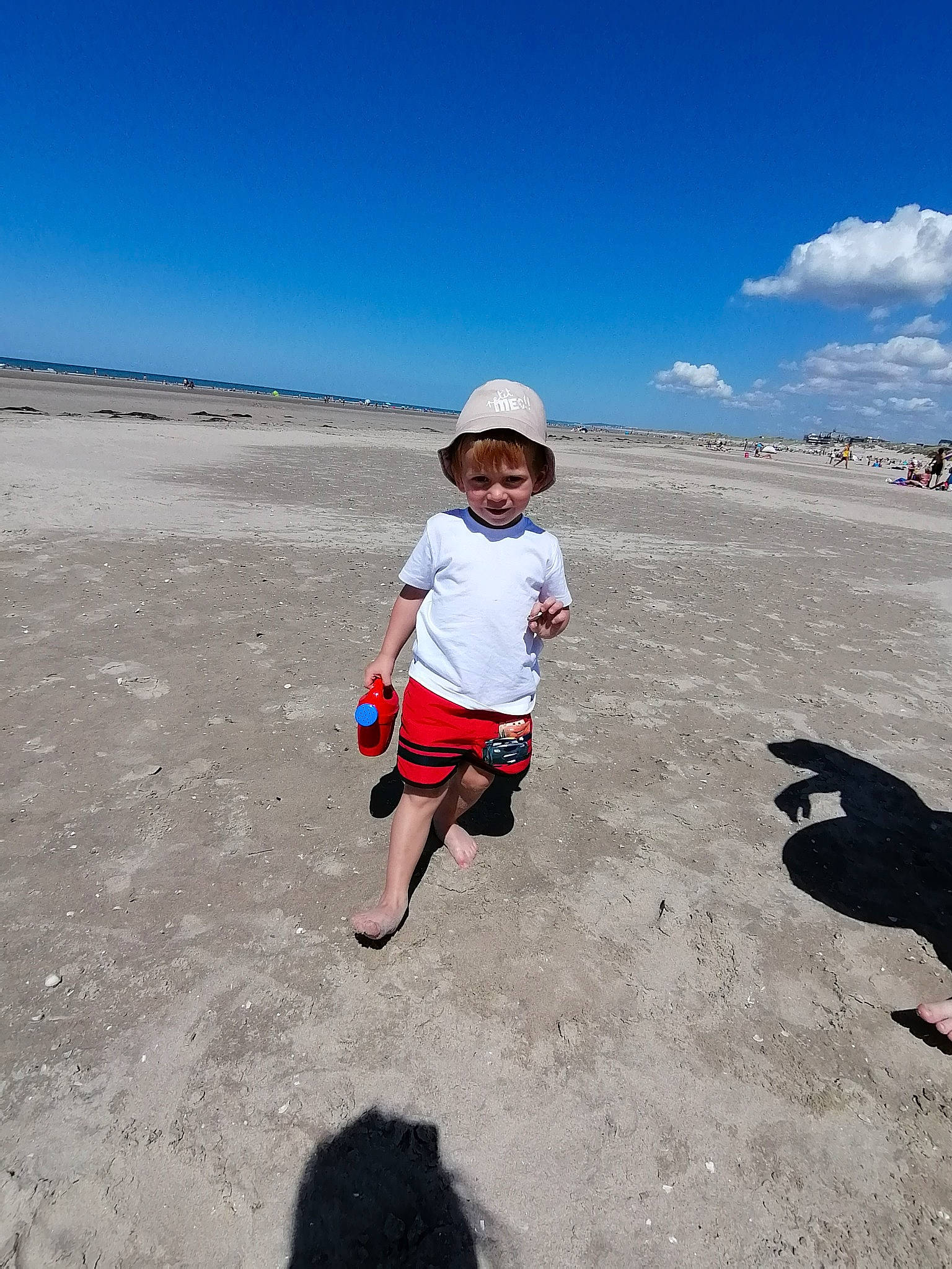 Emerik participe au concours pour gagner de l'argent avec cette photo : beach, child, cloud, coast, fun, headwear, holiday, landscape, mountain, ocean, person, play, recreation, running, sand, sea, sky, summer, toddler, tourism