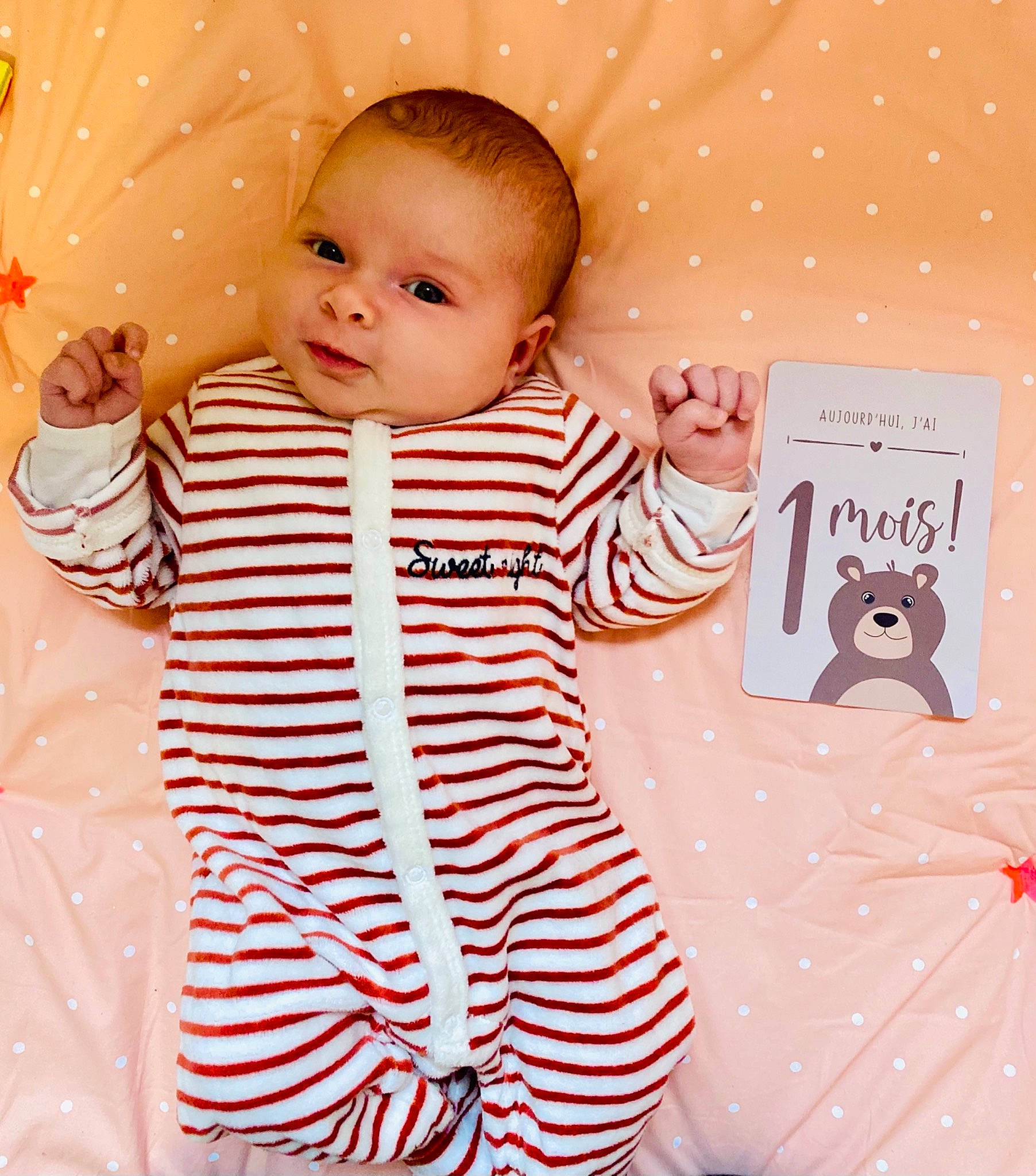 Louise a rejoint le concours — aidez-le/la à gagner de superbes lots ! baby, baby_toddler_clothing, cheek, child, collar, comfort, facial_expression, happy, nose, organ, outerwear, pattern, people, person, pink, product, skin, sleeve, t_shirt, textile