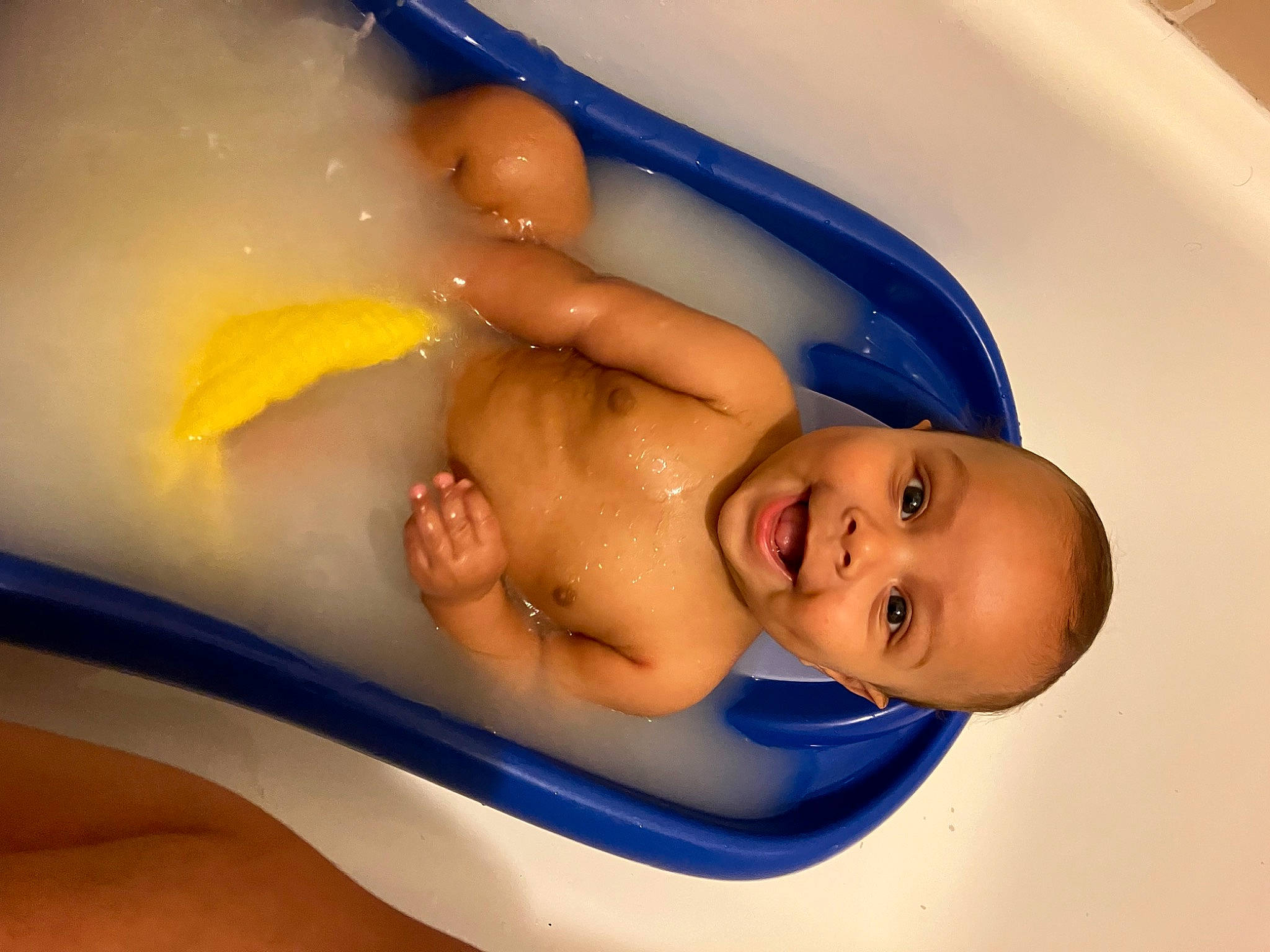Giovanni is registered to the contest to win money with this photo: baby, baby_bathing, baby_products, bath_toy, bathing, bathroom, bathtub, chest, ear, finger, fluid, fun, leisure, liquid, person, personal_care, plumbing, plumbing_fixture, stomach, toddler