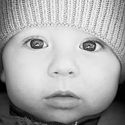 Logan a rejoint le concours — aidez-le/la à gagner de superbes lots ! baby, infant, child, beanie, hat, close_up, portrait, black_and_white, eyes, eyelashes, lips, nose, cheeks, knit_hat, cozy, soft_focus, reflection, monochrome, face, adorable