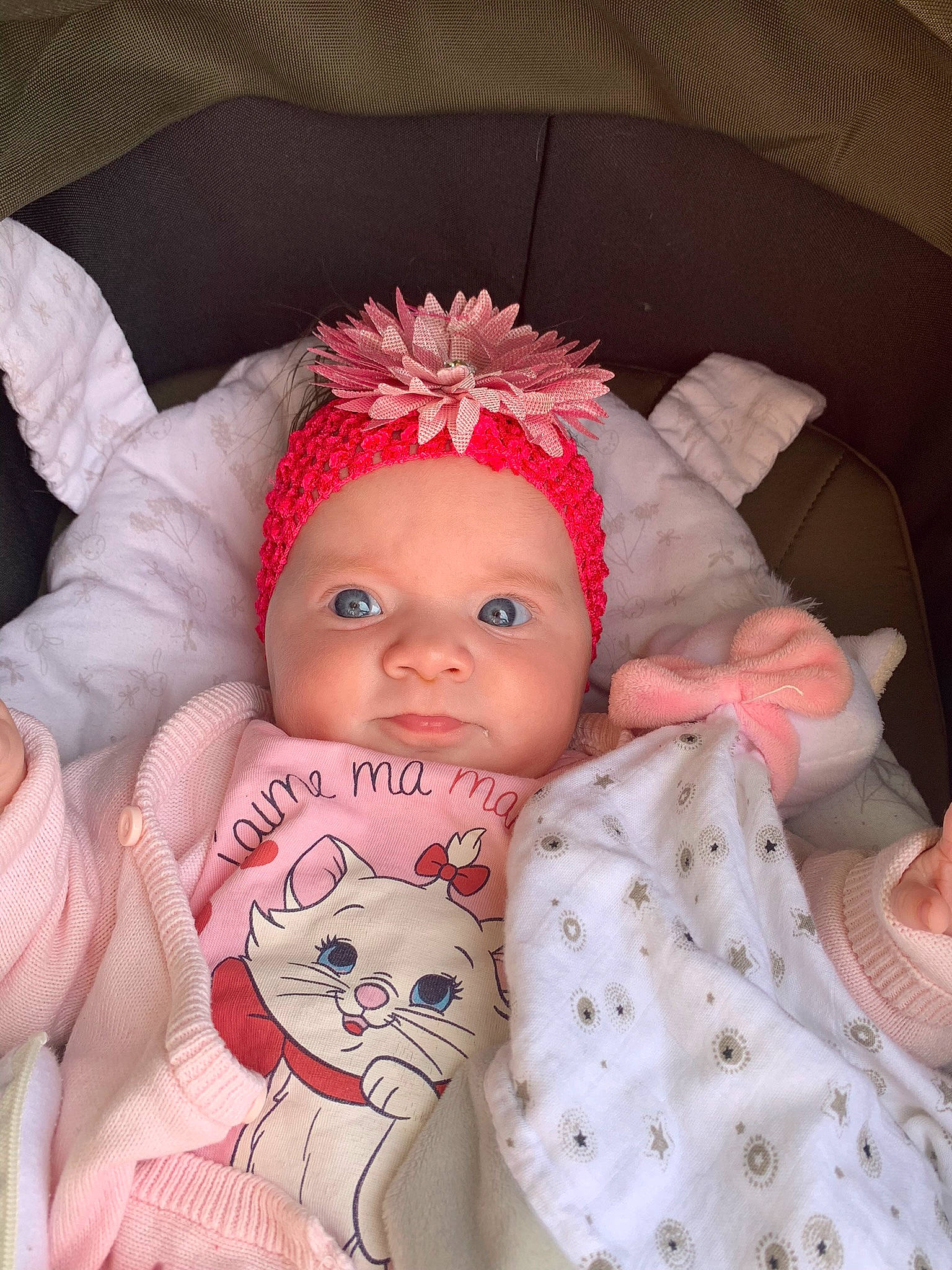 Jade a rejoint le concours — aidez-le/la à gagner de superbes lots ! baby, baby_sleeping, baby_toddler_clothing, cap, cat, cheek, comfort, costume_hat, doll, eye, fawn, headgear, headwear, linens, lip, pattern, person, pink, skin, stuffed_toy