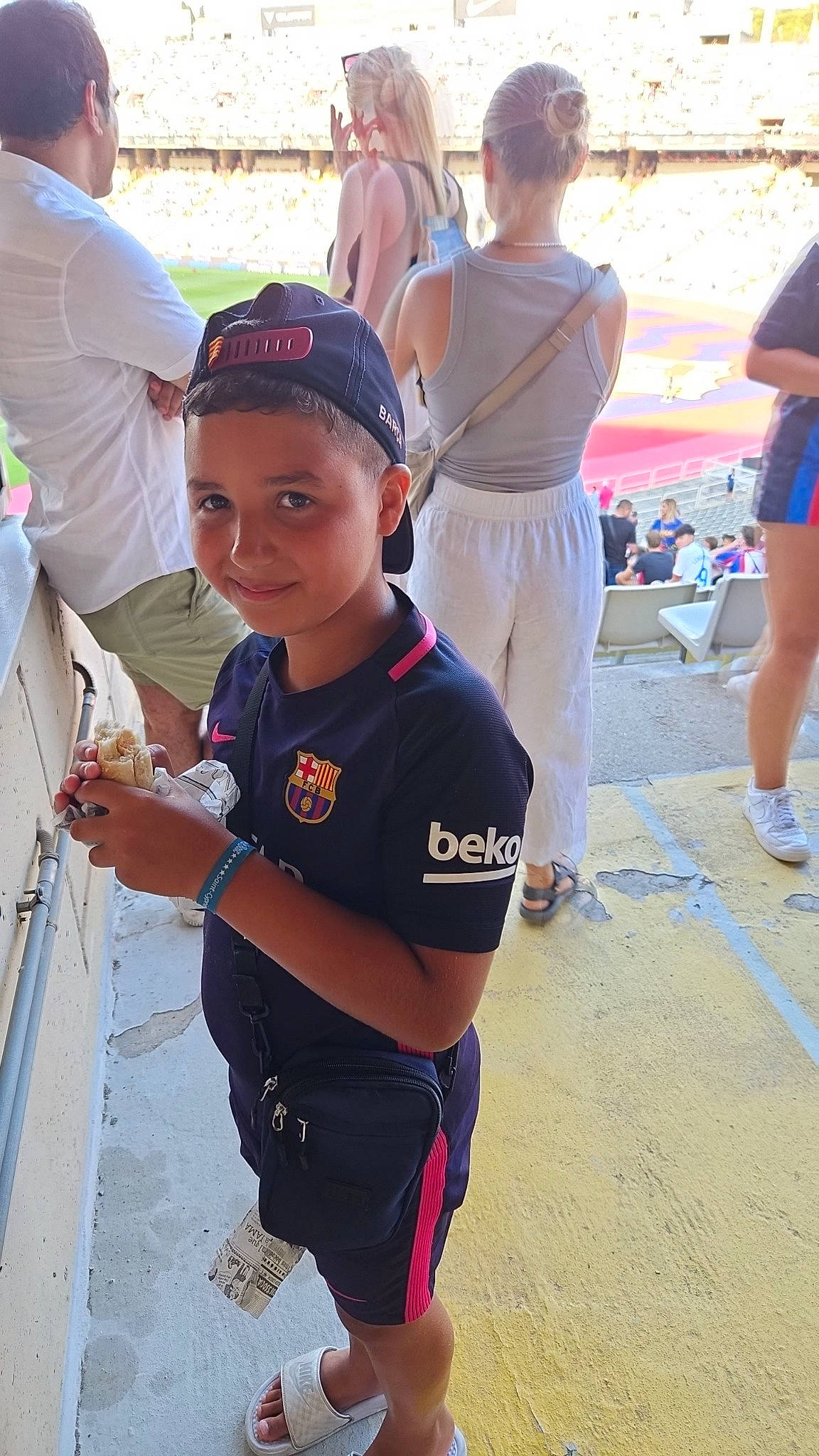 Yanis a rejoint le concours — aidez-le/la à gagner de superbes lots ! baseball_cap, cap, child, clothing, competition_event, event, eyewear, fun, happy, hat, joint, joy, leg, leisure, person, recreation, shoe, shorts, sneakers, sportswear
