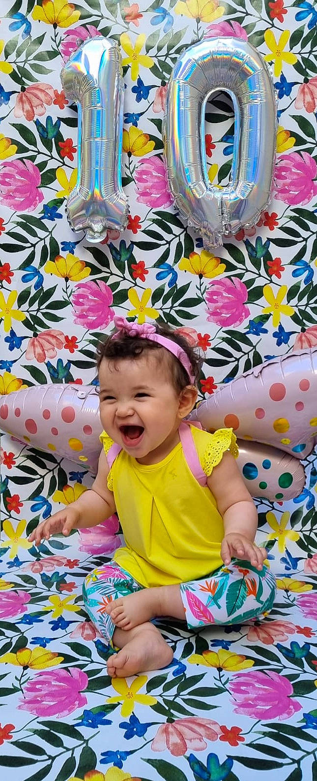 Sophia a rejoint le concours — aidez-le/la à gagner de superbes lots ! art, baby, baby_toddler_clothing, child, fun, happy, head, leisure, linens, magenta, pattern, people, person, photograph, pink, product, sleeve, smile, textile, toddler