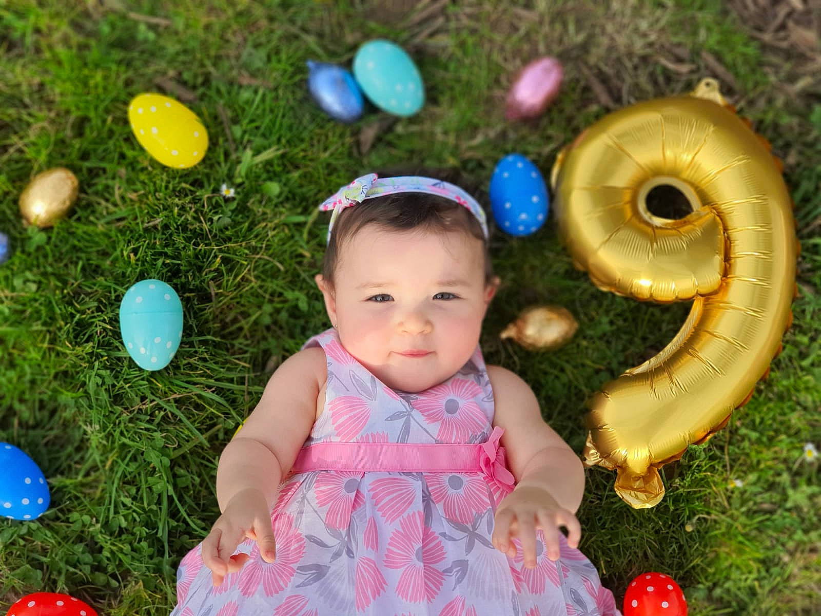 Sophia participe au concours pour gagner de l'argent avec cette photo : baby, baby_toddler_clothing, beauty, blue, child, event, facial_expression, fun, grass, green, happy, leaf, people, people_in_nature, person, photograph, pink, recreation, snapshot, summer