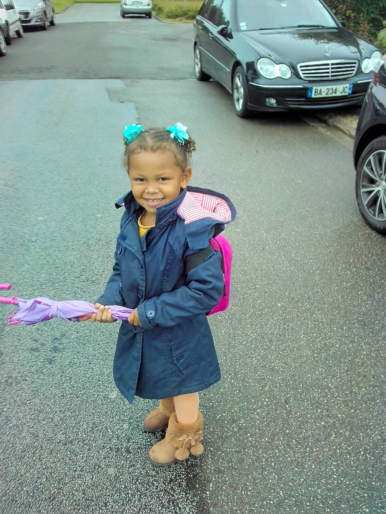 Elea a rejoint le concours — aidez-le/la à gagner de superbes lots ! asphalt, car, child, city_car, compact_car, compact_mpv, executive_car, family_car, joy, luxury_vehicle, minivan, person, sport_utility_vehicle, sports_sedan, vehicle, vehicle_door, volvo_cars