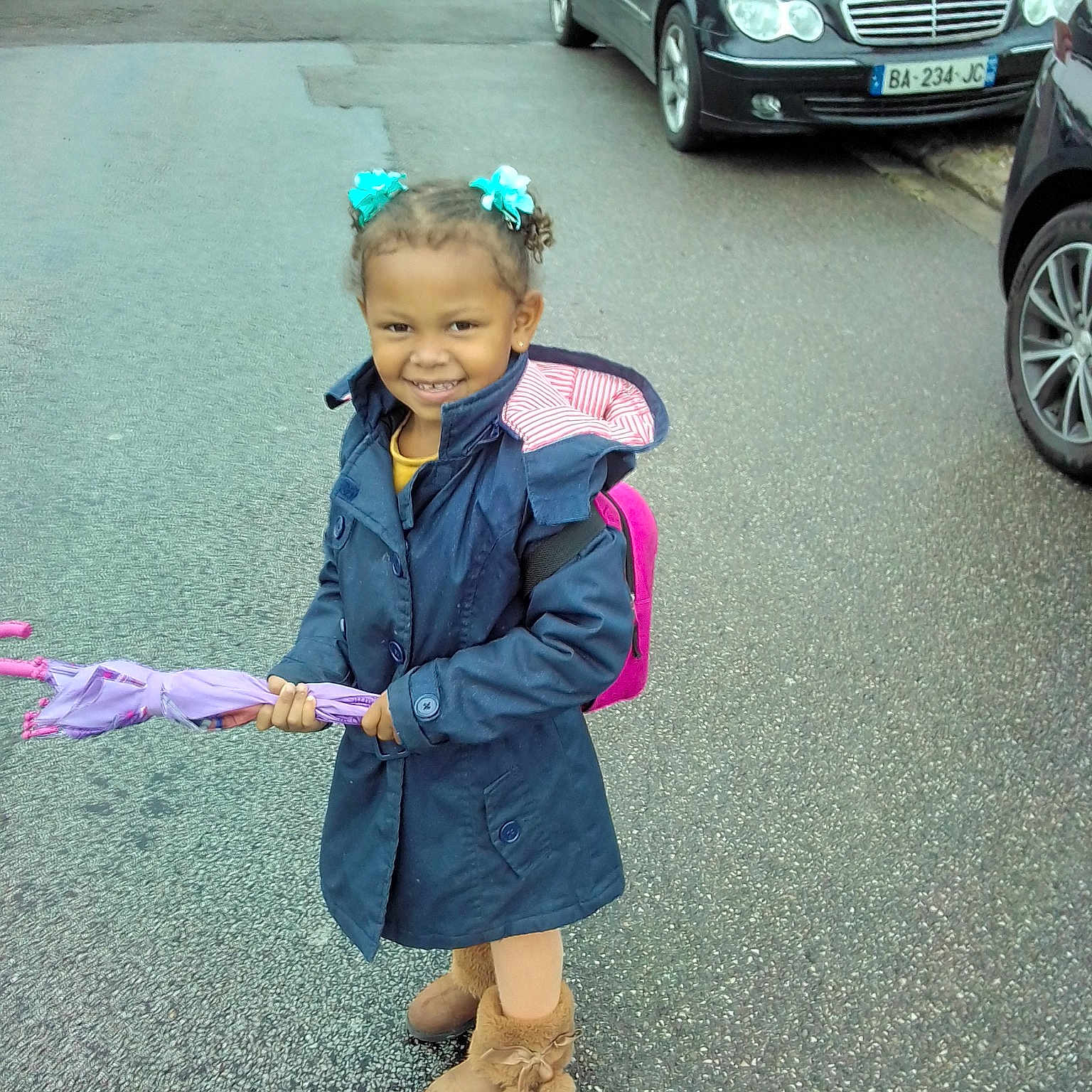 Elea a rejoint le concours — aidez-le/la à gagner de superbes lots ! asphalt, car, child, city_car, compact_car, compact_mpv, executive_car, family_car, joy, luxury_vehicle, minivan, person, sport_utility_vehicle, sports_sedan, vehicle, vehicle_door, volvo_cars