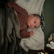 Lyam a rejoint le concours — aidez-le/la à gagner de superbes lots ! baby, blanket, calm, child, clothing, comfort, crib, cute, fabric, face, head, indoor, infant, lying_down, pacifier, resting, sleeping_area, small, soft_toy, toy