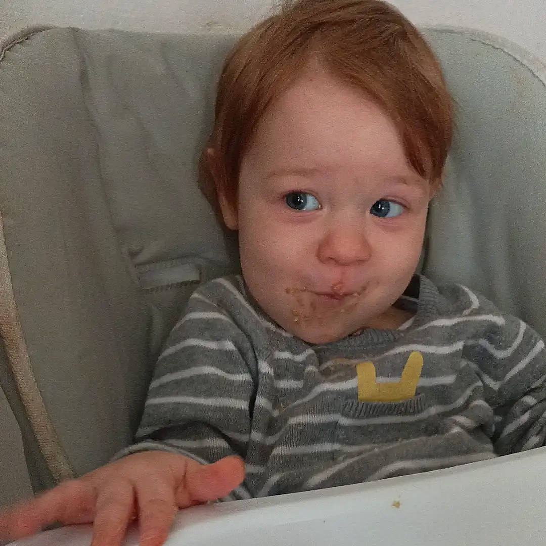 Alessio participe au concours pour gagner de l'argent avec cette photo : baby, cheek, chin, comfort, ear, electronic_device, eyebrow, eyelash, forehead, gadget, iris, lip, mouth, nose, person, skin, sleeve, smile, t_shirt, toddler