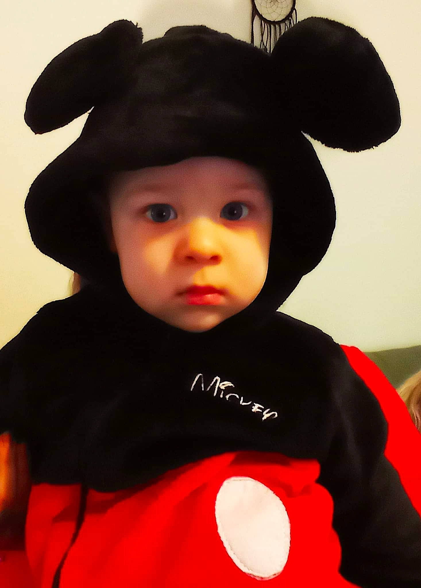 Alessio a rejoint le concours — aidez-le/la à gagner de superbes lots ! baby_toddler_clothing, cap, carmine, child, costume, costume_accessory, costume_hat, cowboy_hat, eyelash, fashion_accessory, fur, happy, hat, headgear, headwear, organ, person, personal_protective_equipment, sleeve, sun_hat