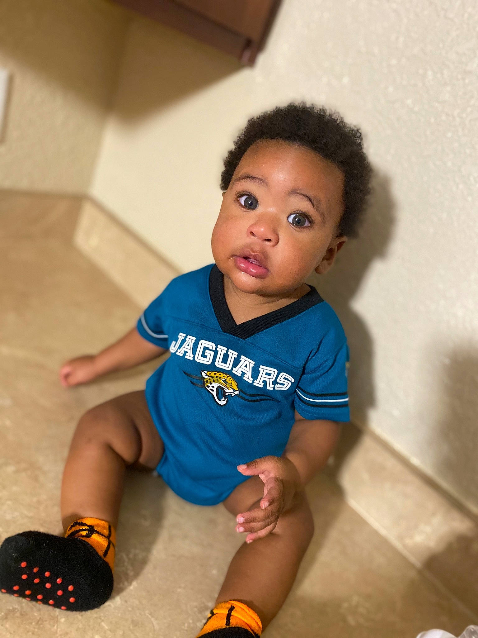 Knowledge is registered to the contest to win money with this photo: baby, blue, child, face, fun, happy, leg, leisure, person, play, skin, smile, surprise, t_shirt, toddler, vacation, yellow