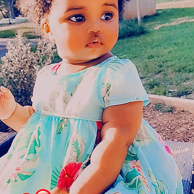 Katie participe au concours pour gagner de l'argent avec cette photo : aqua, arm, baby_toddler_clothing, doll, dress, eye, face, grass, hair, hairstyle, happy, head, lip, pink, plant, skin, summer, textile, toddler, toy