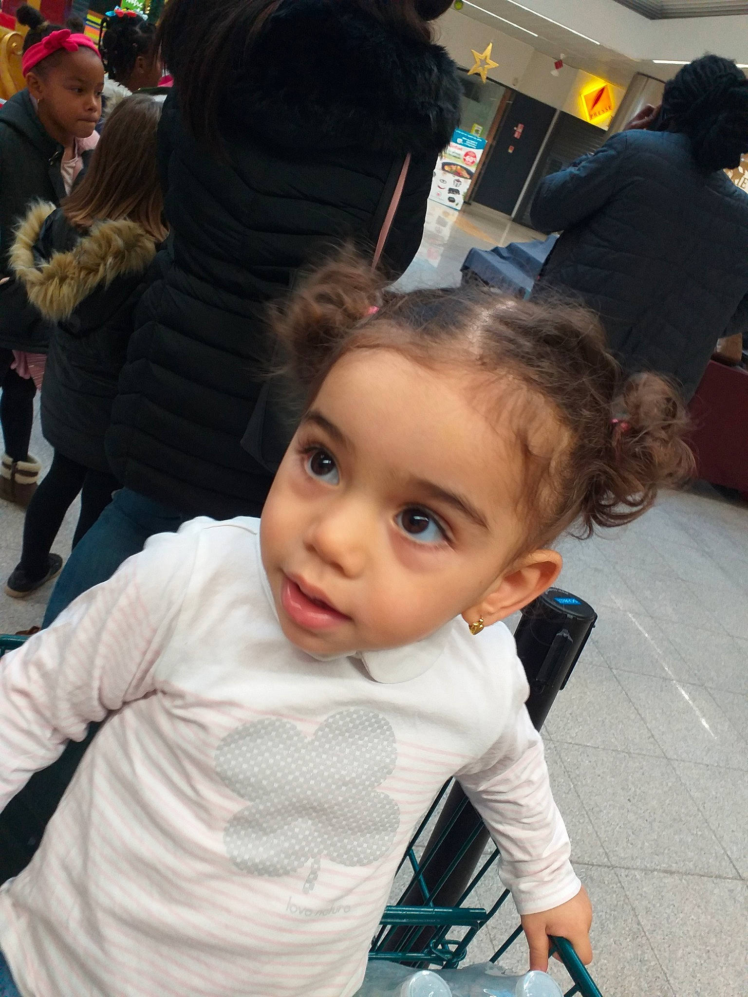 Samia participe au concours pour gagner de l'argent avec cette photo : baby, cheek, child, ear, eye, face, hair, hairstyle, head, people, person, photography, recreation, skin, smile, snapshot, t_shirt, toddler, tourism, vacation