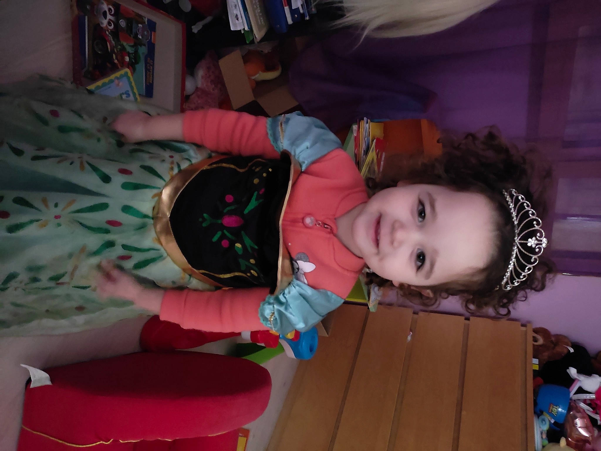 Noélia a rejoint le concours — aidez-le/la à gagner de superbes lots ! baby, baby_toddler_clothing, child, event, fun, happy, joy, leisure, magenta, pattern, person, pink, purple, room, sitting, smile, toddler, tree, wood