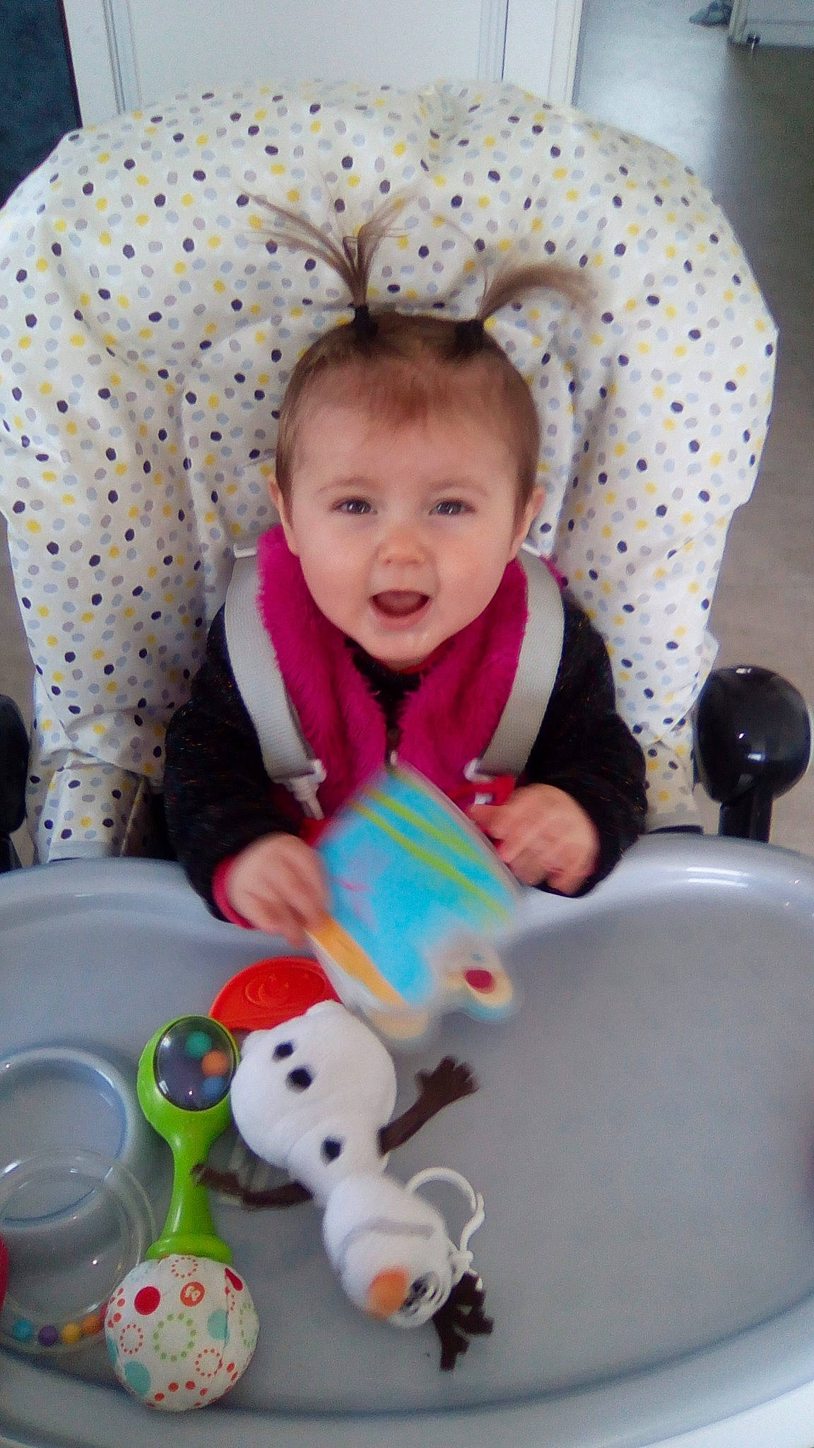 Kerryliana a rejoint le concours — aidez-le/la à gagner de superbes lots ! baby, baby_toys, child, person, play, toddler