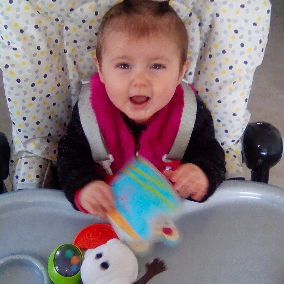 Kerryliana a rejoint le concours — aidez-le/la à gagner de superbes lots ! baby, baby_toys, child, person, play, toddler