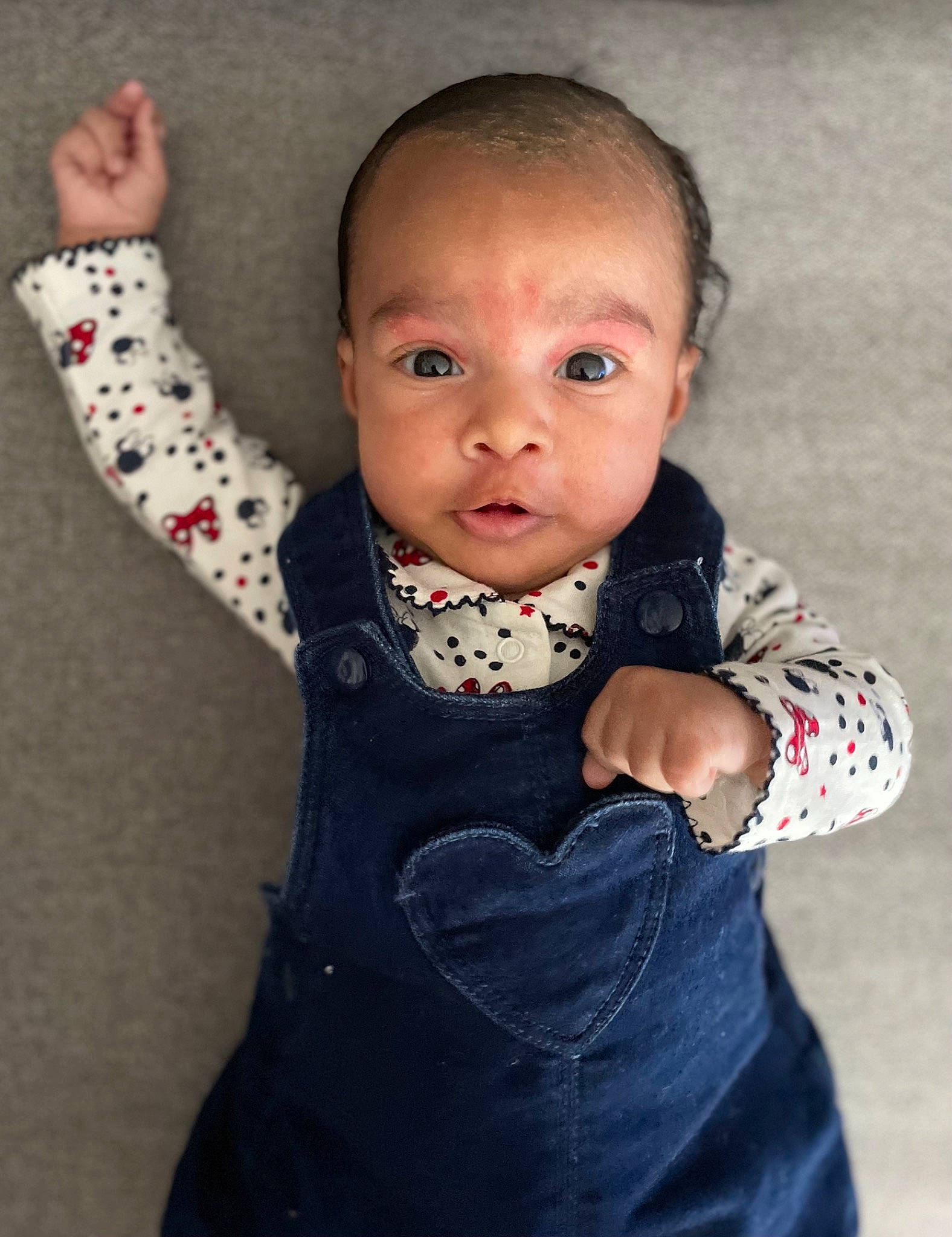 Liyah participe au concours pour gagner de l'argent avec cette photo : arm, baby, baby_toddler_clothing, cheek, clothing, collar, eye, face, finger, gesture, hand, happy, head, lip, neck, nose, person, skin, sleeve, t_shirt