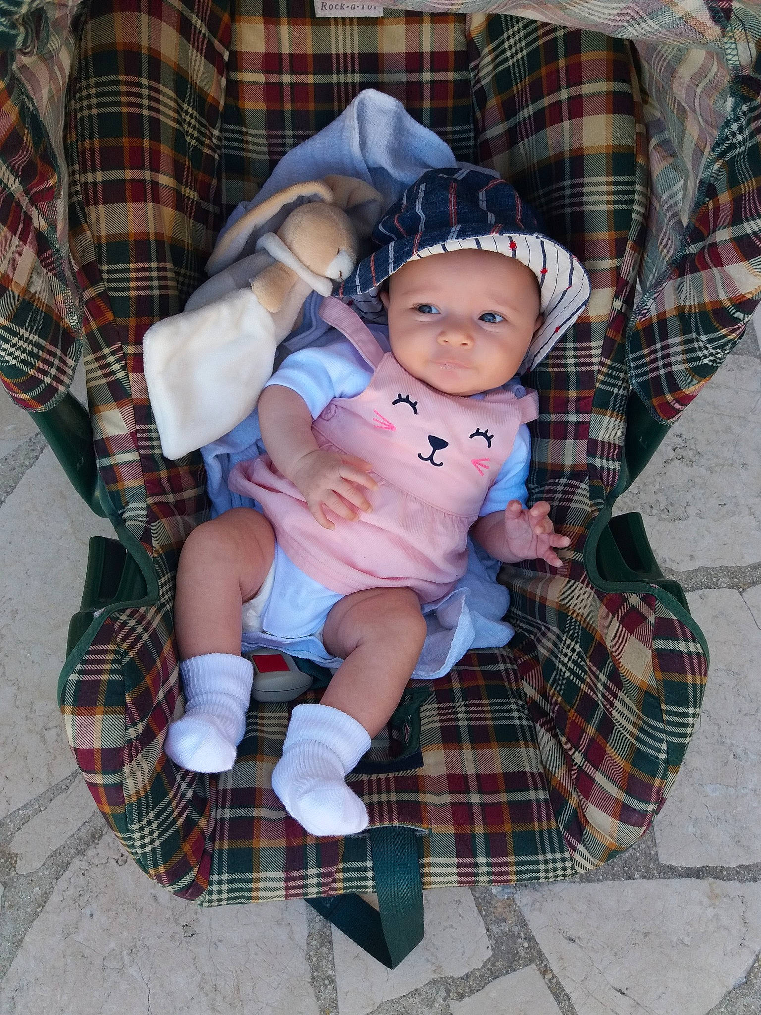 Colyne a rejoint le concours — aidez-le/la à gagner de superbes lots ! baby, child, design, joy, leg, pattern, person, plaid, tartan, textile, toddler