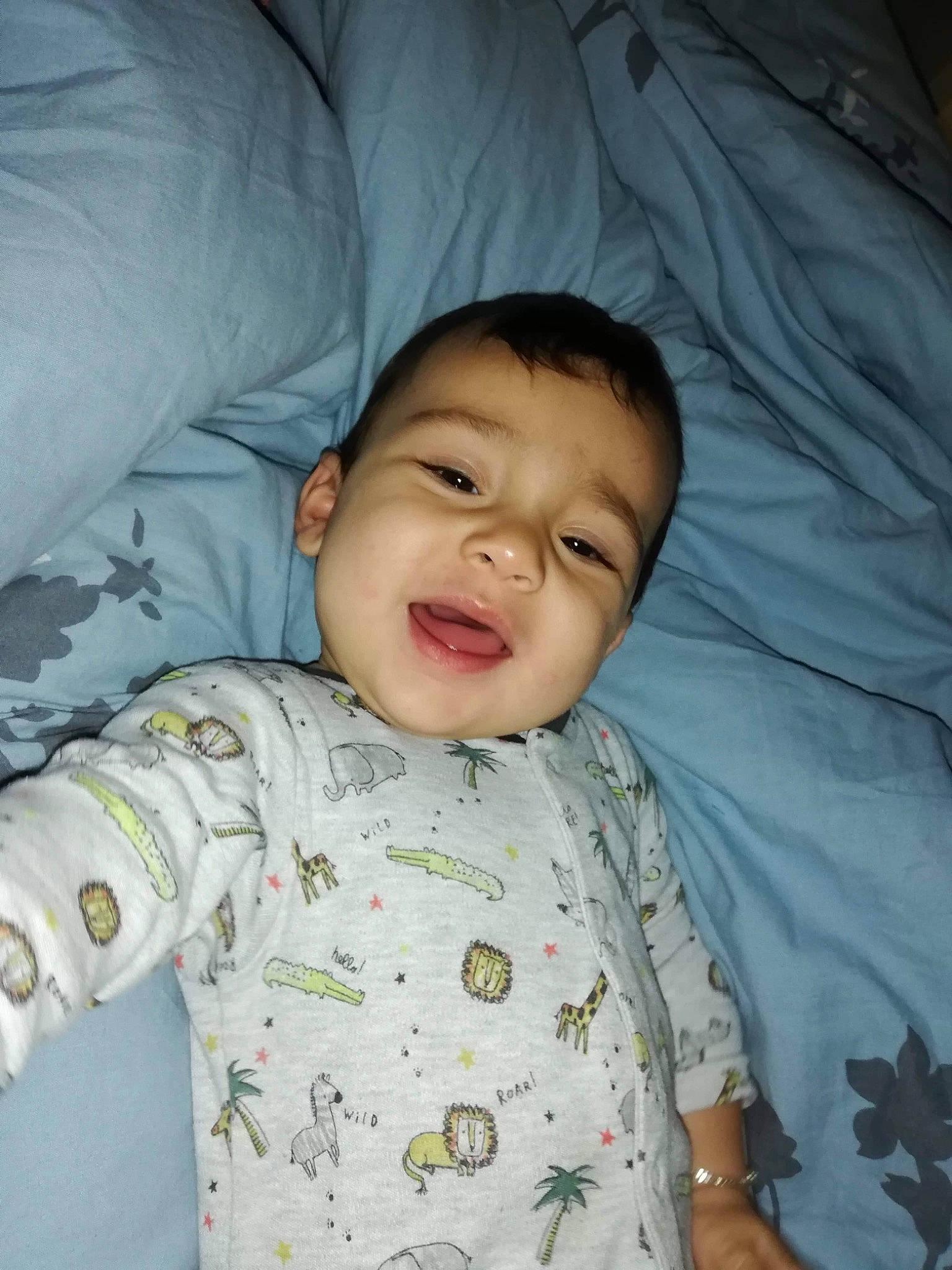 Ilian participe au concours pour gagner de l'argent avec cette photo : baby, cheek, child, chin, eye, face, facial_expression, forehead, head, lip, nose, person, skin, smile, toddler