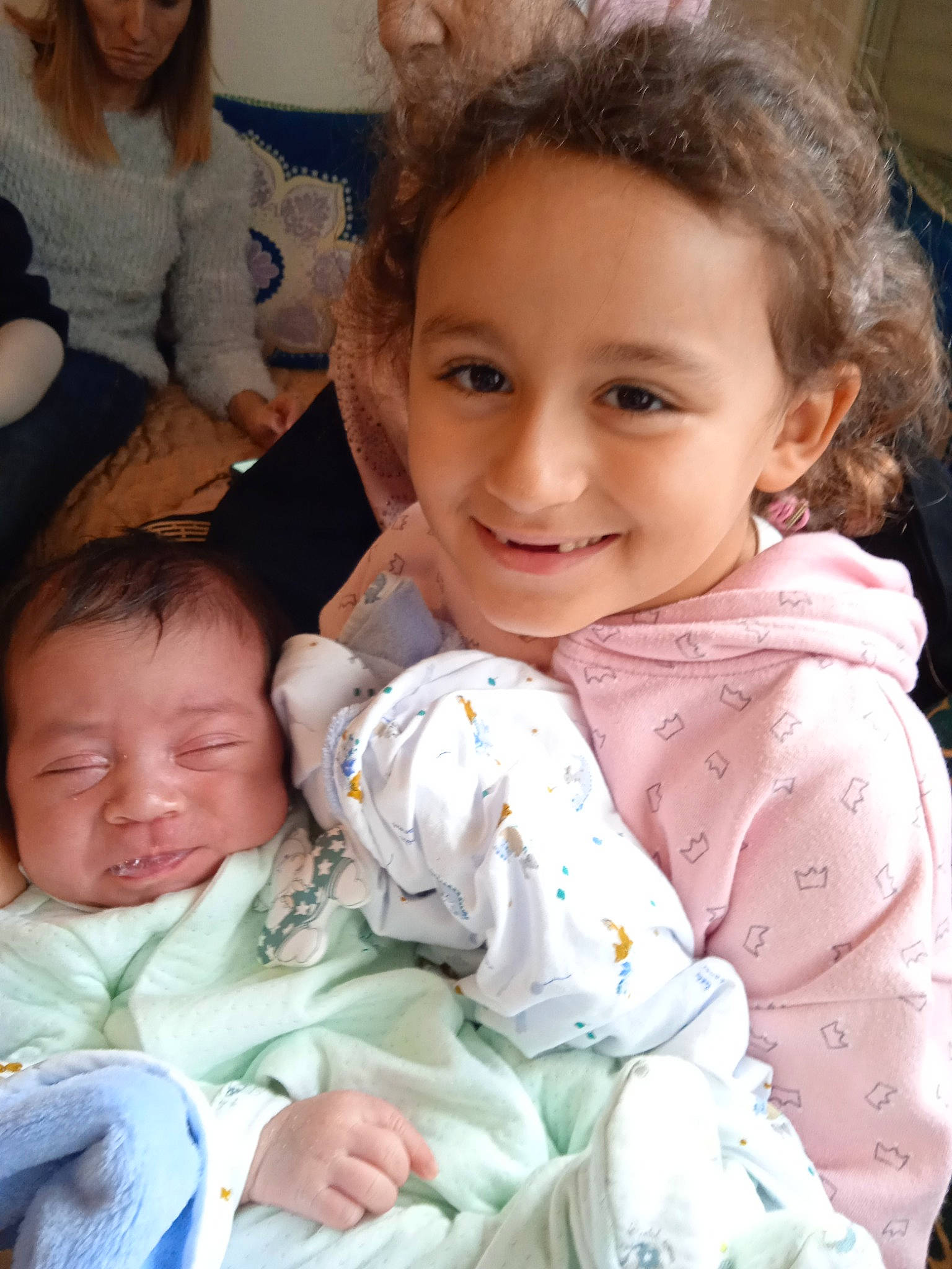 Ayline a rejoint le concours — aidez-le/la à gagner de superbes lots ! baby_toddler_clothing, cheek, chin, comfort, eye, face, facial_expression, hair, hairstyle, happy, head, human, iris, joy, nose, organ, person, product, skin, smile