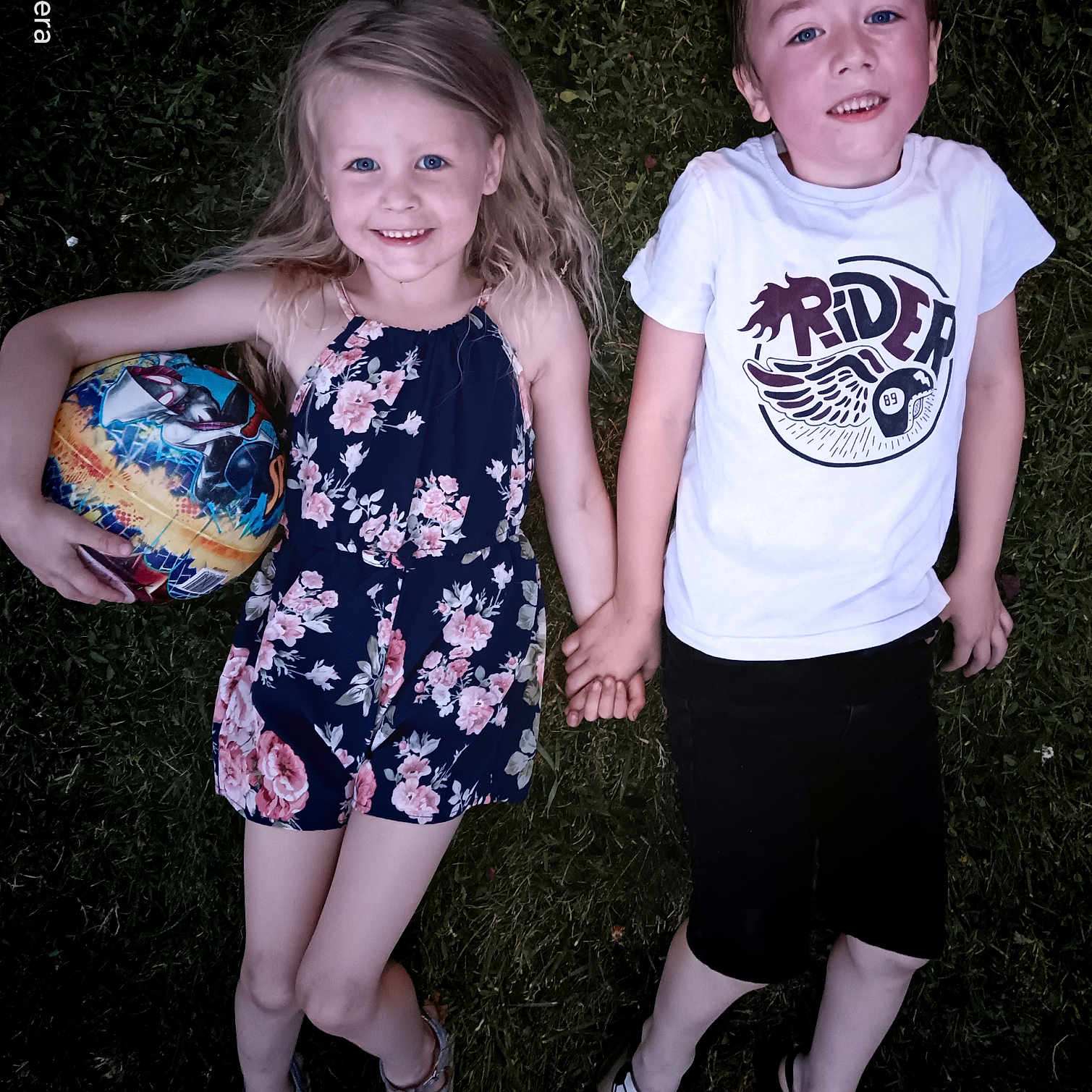 Lexa participe au concours pour gagner de l'argent avec cette photo : astronomy, boy, child, clothing, dress, face, female, footwear, girl, head, male, outerspace, person, photography, portrait, sandal, shoe, shorts, sphere, t_shirt