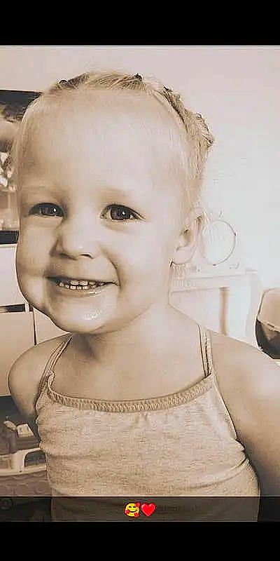Lexa participe au concours pour gagner de l'argent avec cette photo : baby, baby_toddler_clothing, blond, cheek, child, ear, eyebrow, eyelash, flash_photography, forehead, happy, iris, jaw, joy, lip, monochrome, monochrome_photography, nose, person, skin