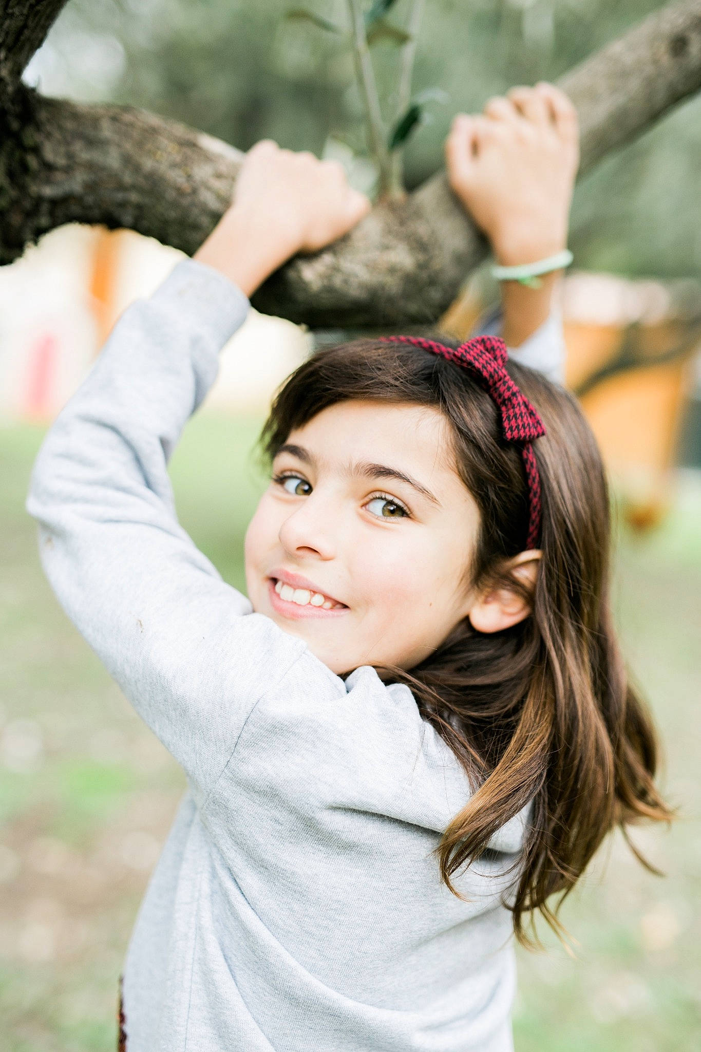 Manon a rejoint le concours — aidez-le/la à gagner de superbes lots ! arm, beauty, child, eye, forehead, hair, hairstyle, happy, joy, lady, lip, long_hair, person, photograph, photography, pink, plant, portrait_photography, skin, smile