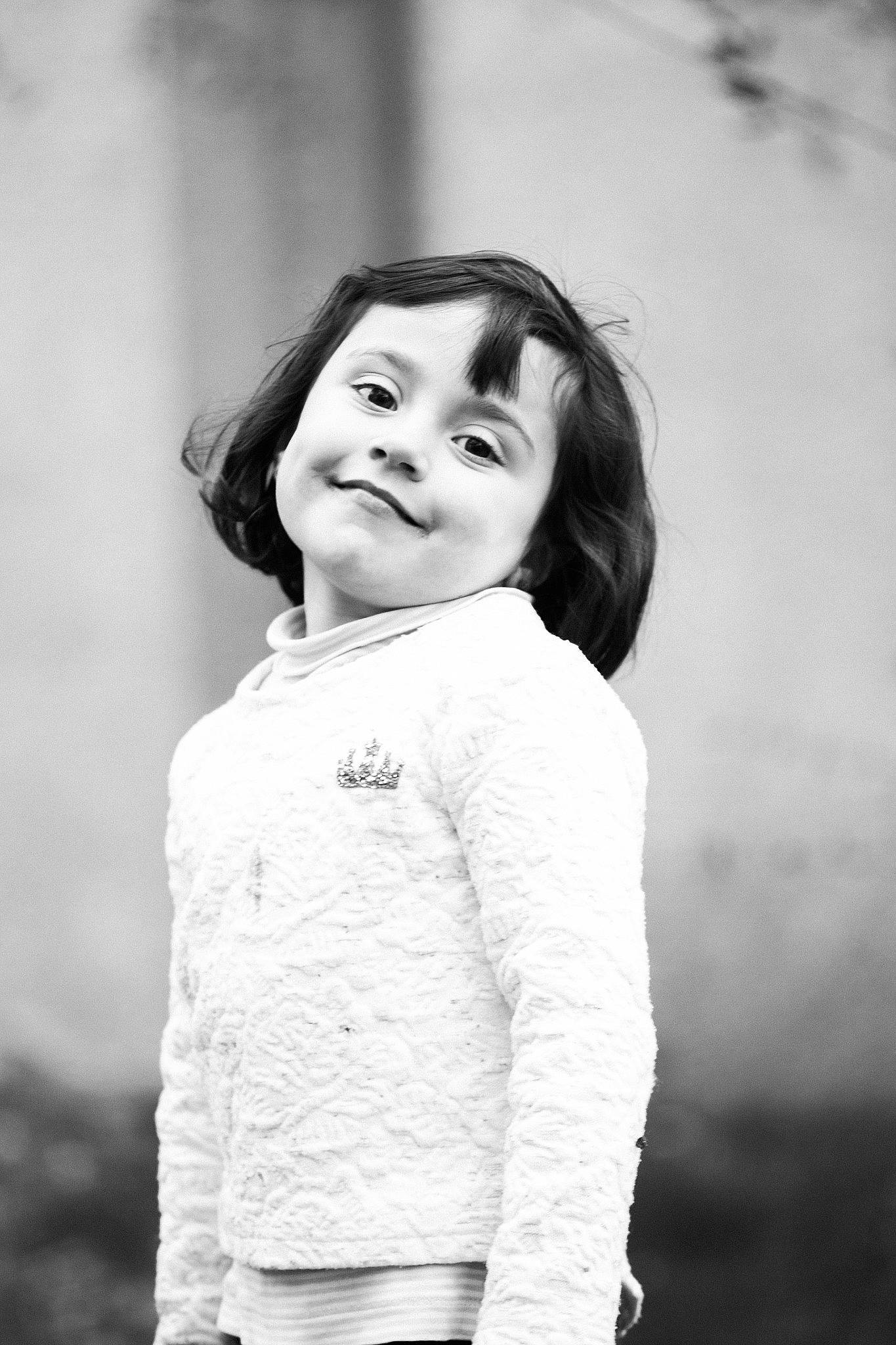 Elisa participe au concours pour gagner de l'argent avec cette photo : beauty, black, black_and_white, child, eye, face, joy, lady, lip, monochrome, monochrome_photography, people, person, photo_shoot, photograph, photography, portrait, portrait_photography, smile, snapshot
