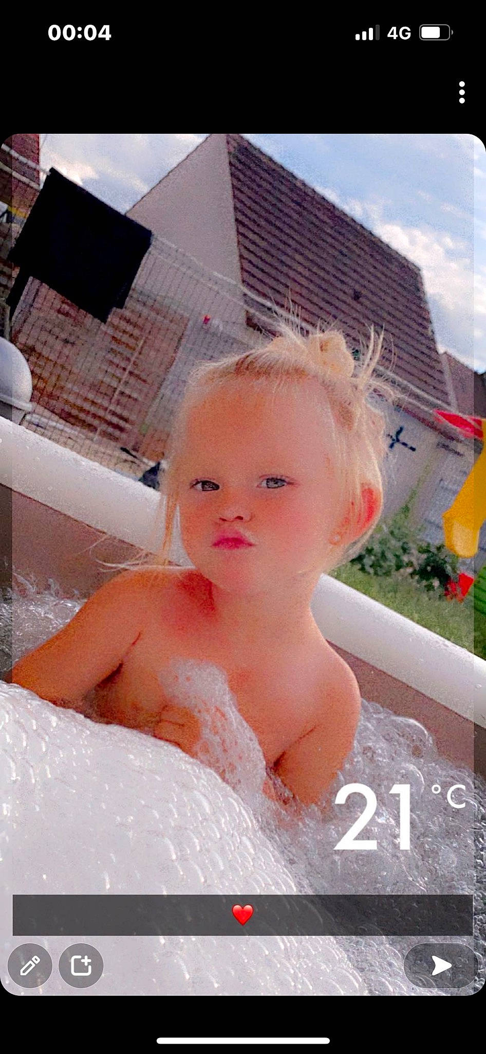 Djezy a rejoint le concours — aidez-le/la à gagner de superbes lots ! baby, baby_bathing, barechested, bathing, bathroom, bathtub, chest, cloud, fluid, foam, fun, happy, leisure, person, plumbing, skin, sky, smile, toddler, water