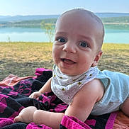 élio participe au concours pour gagner de l'argent avec cette photo : baby, child, clothing, cute, eyes, face, grass, happy, head, infant, lake, nature, outdoor, portrait, scenery, smiling, summer, sunlight, towel, water