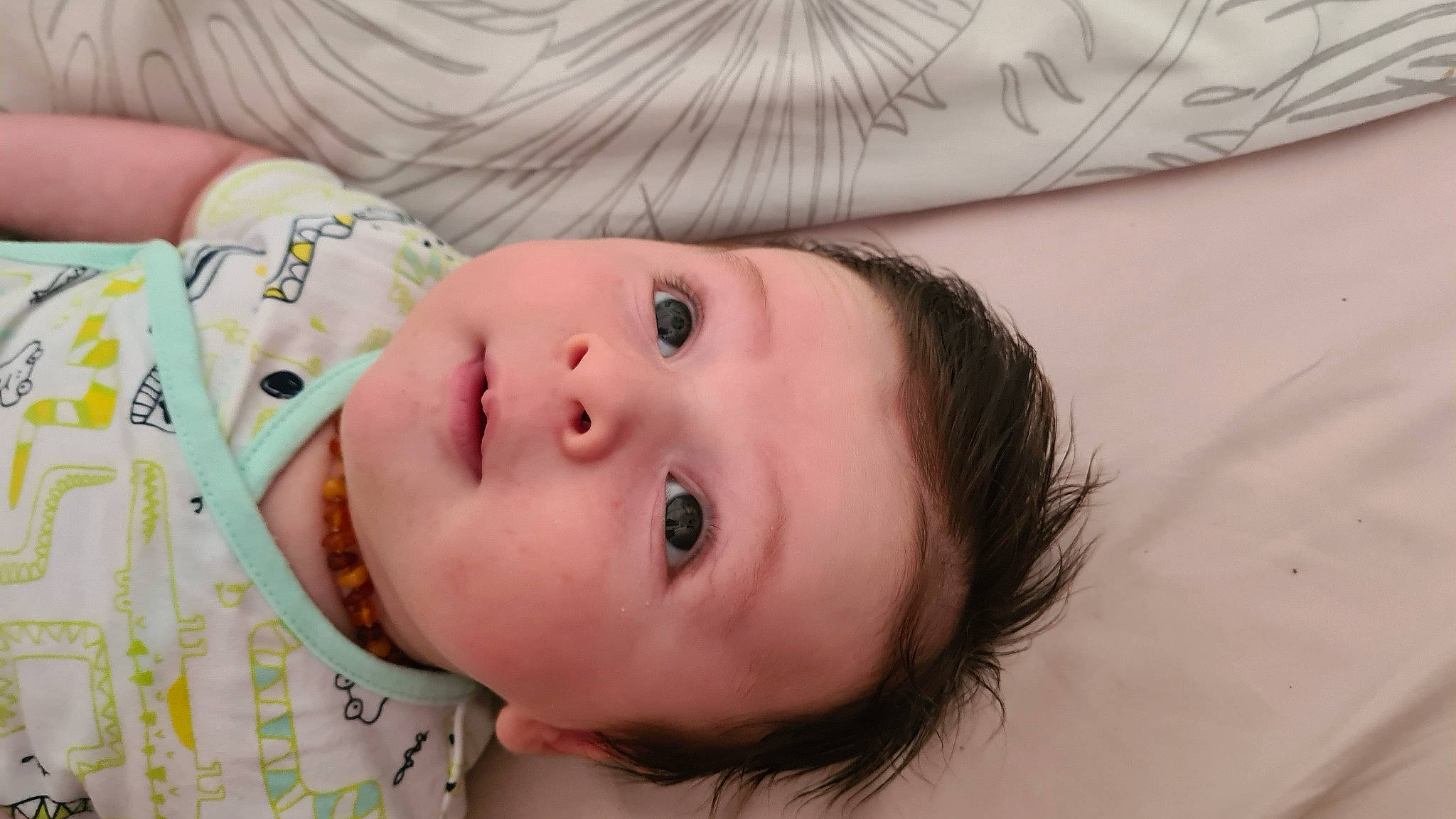 Emilio a rejoint le concours — aidez-le/la à gagner de superbes lots ! baby, baby_toddler_clothing, cheek, chin, close_up, comfort, eye, eyebrow, eyelash, facial_expression, happy, head, iris, lip, mouth, nose, person, skin, textile, toddler