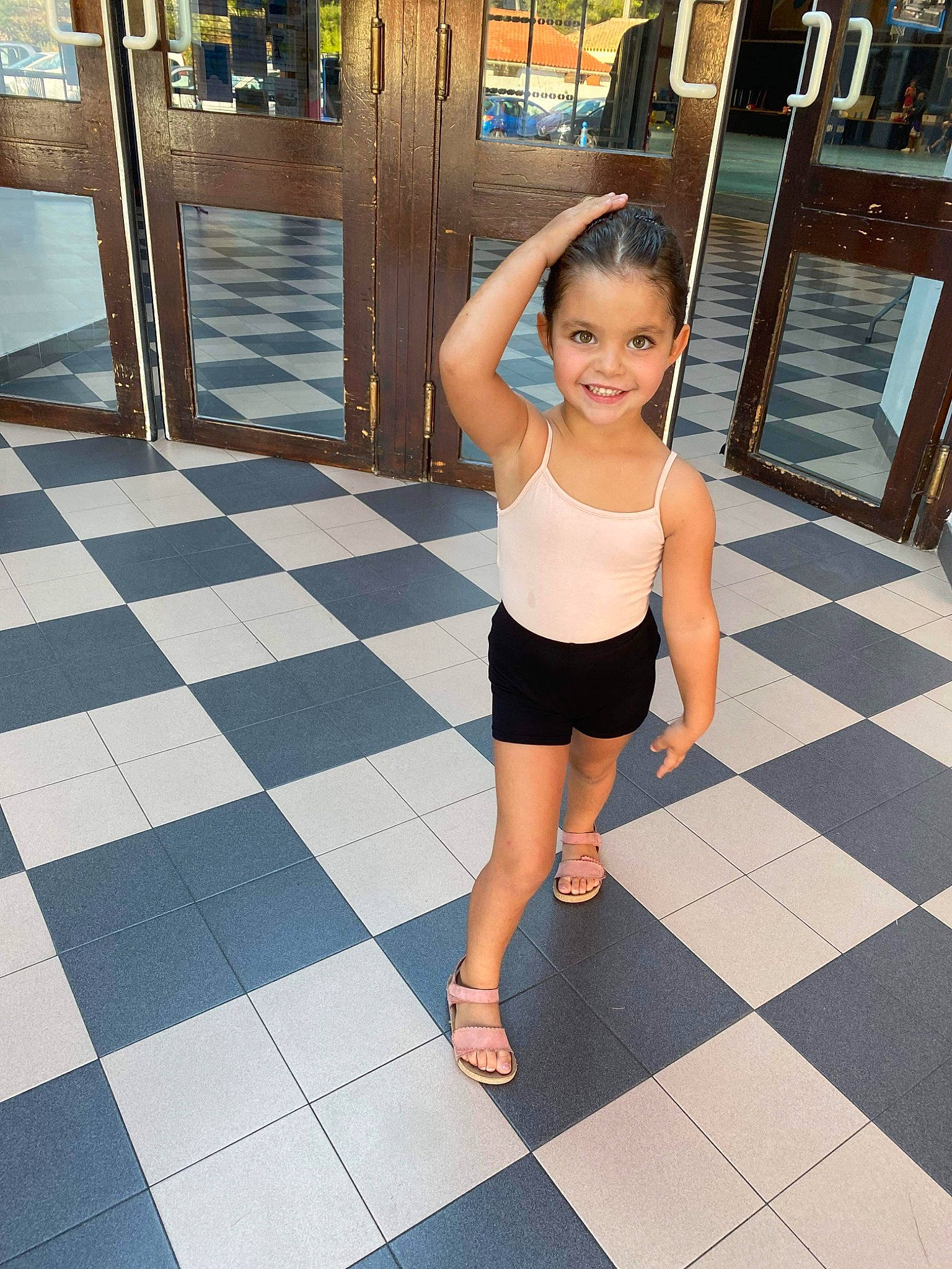 Gabrielle a rejoint le concours — aidez-le/la à gagner de superbes lots ! beauty, black_hair, dance, fashion, floor, flooring, fun, happy, human_leg, joint, joy, knee, leg, leisure, person, shoulder, smile, sportswear, thigh, toddler